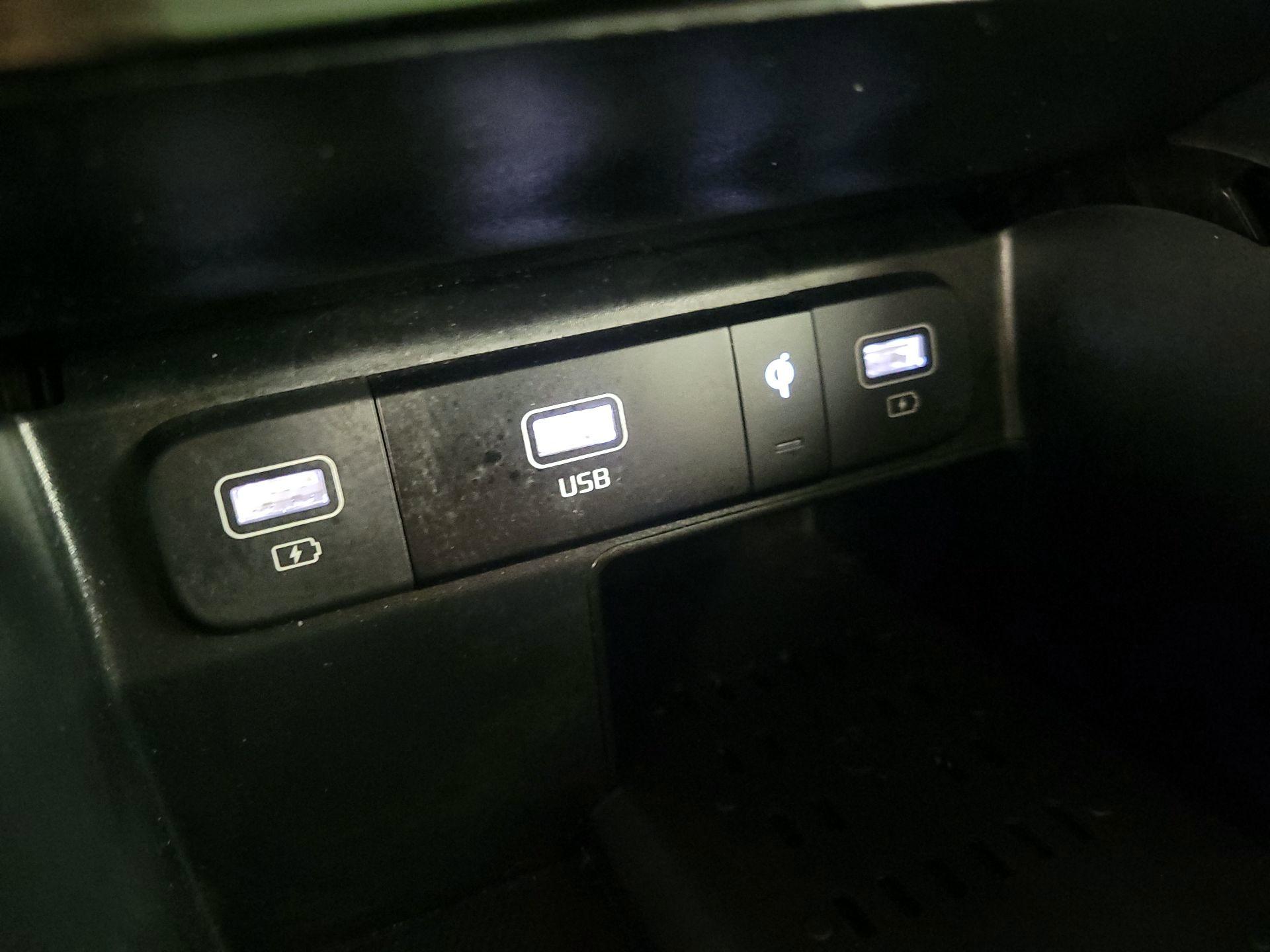 Thumbnail: 2023 Kia Sorento - 19