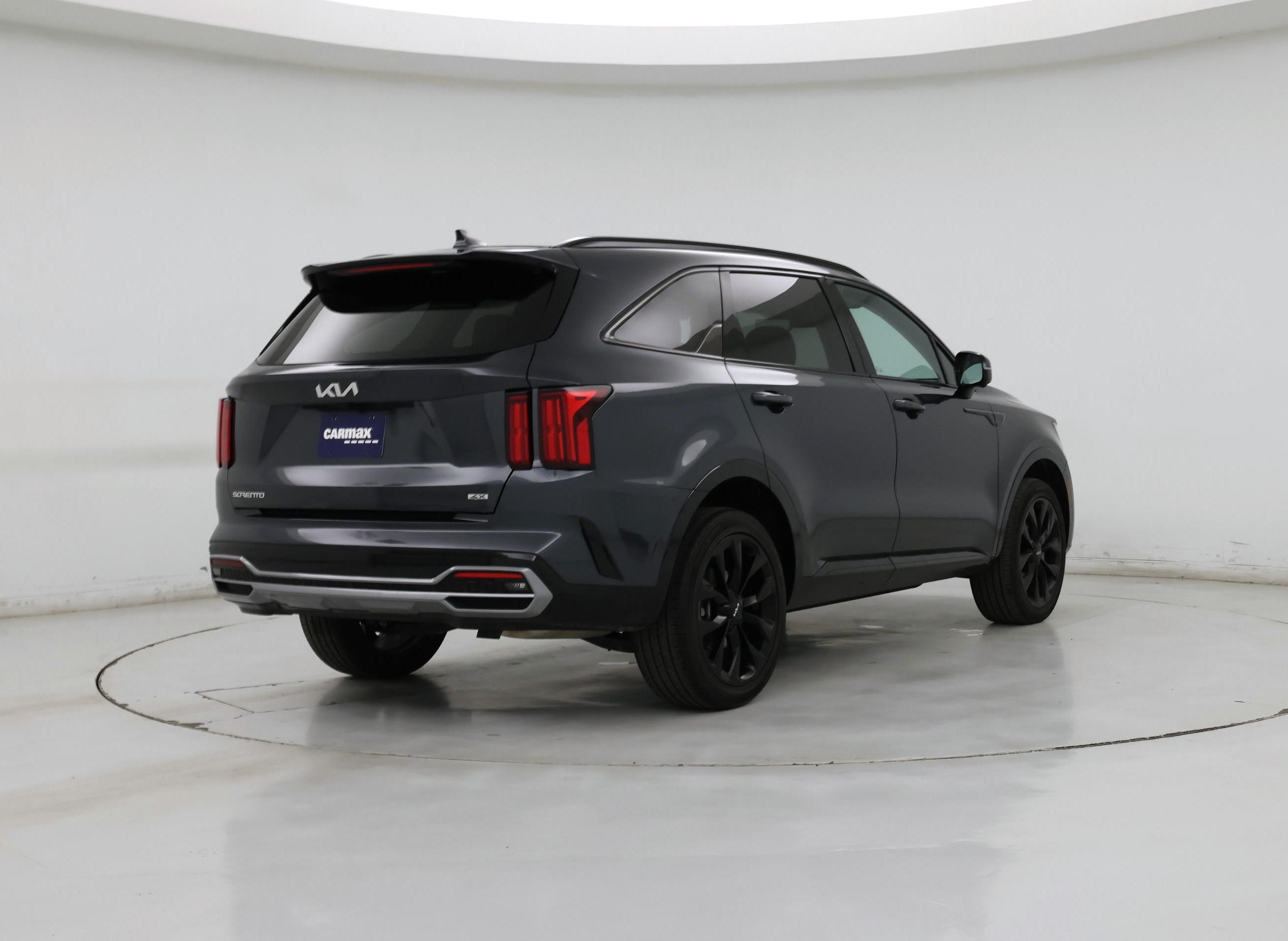 Thumbnail: 2023 Kia Sorento - 8