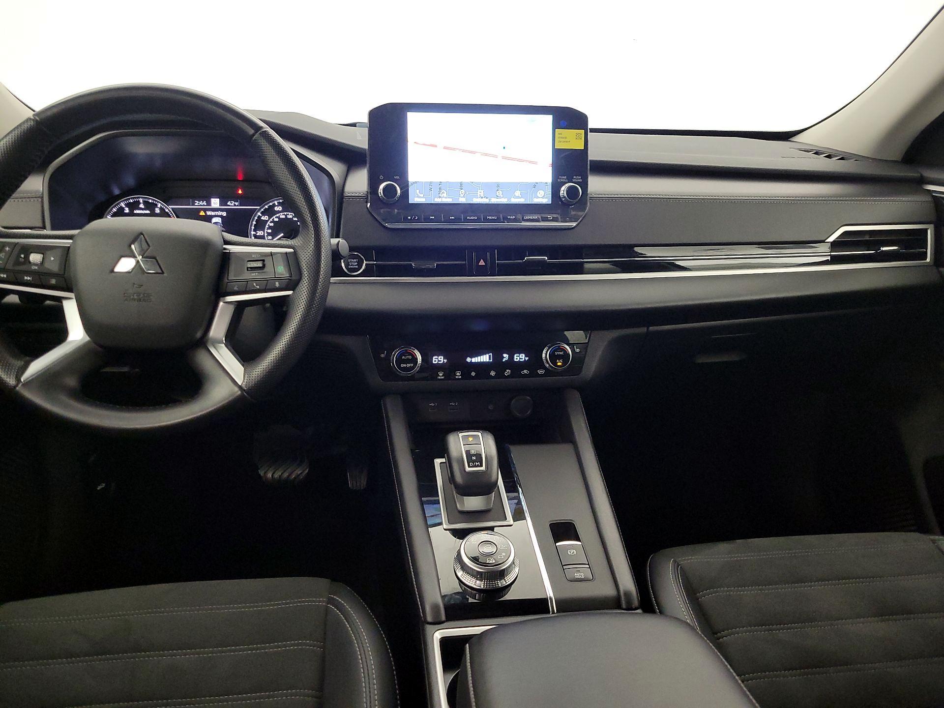 Thumbnail: 2024 Mitsubishi Outlander - 9