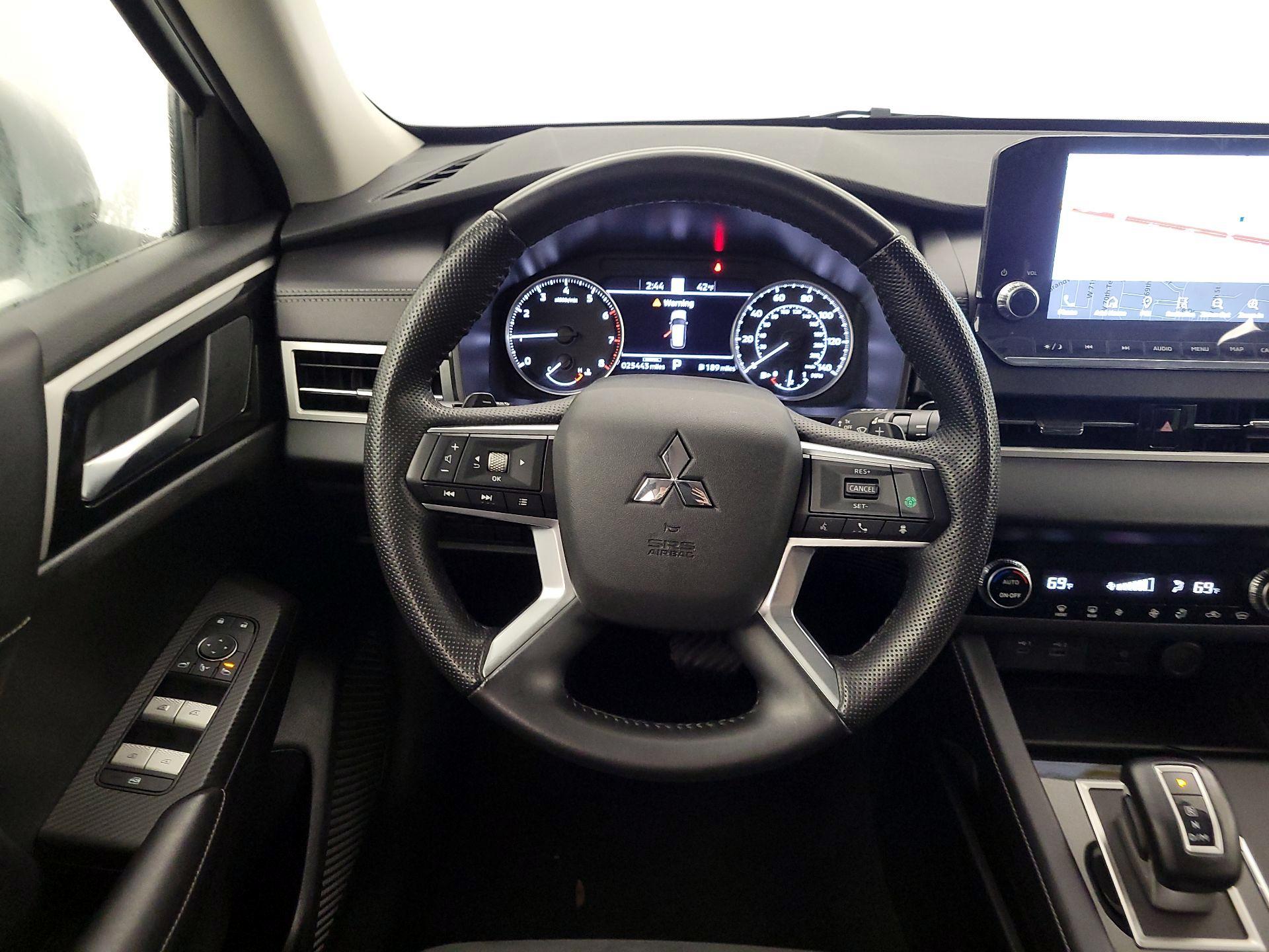 Thumbnail: 2024 Mitsubishi Outlander - 10
