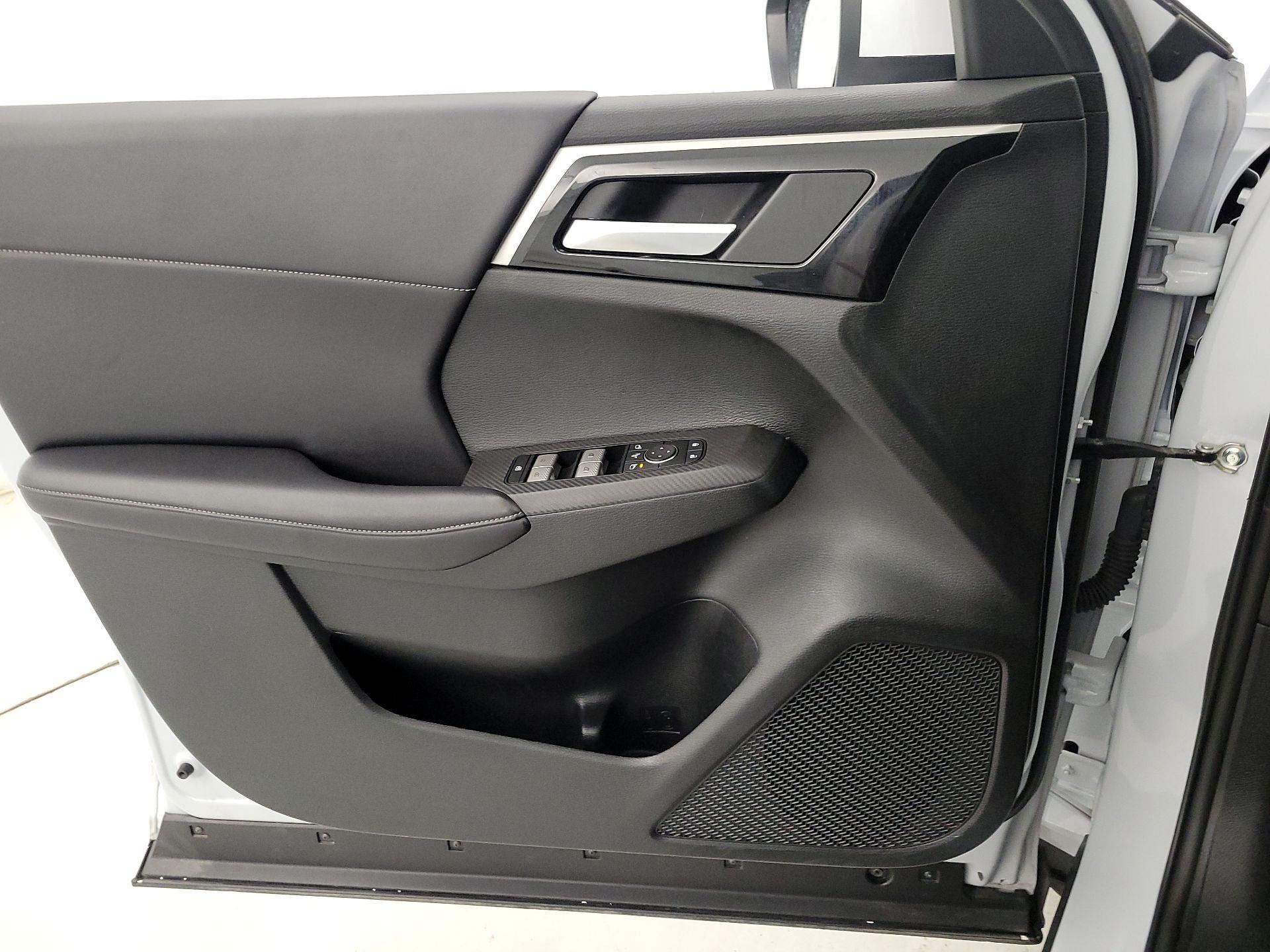 Thumbnail: 2024 Mitsubishi Outlander - 12