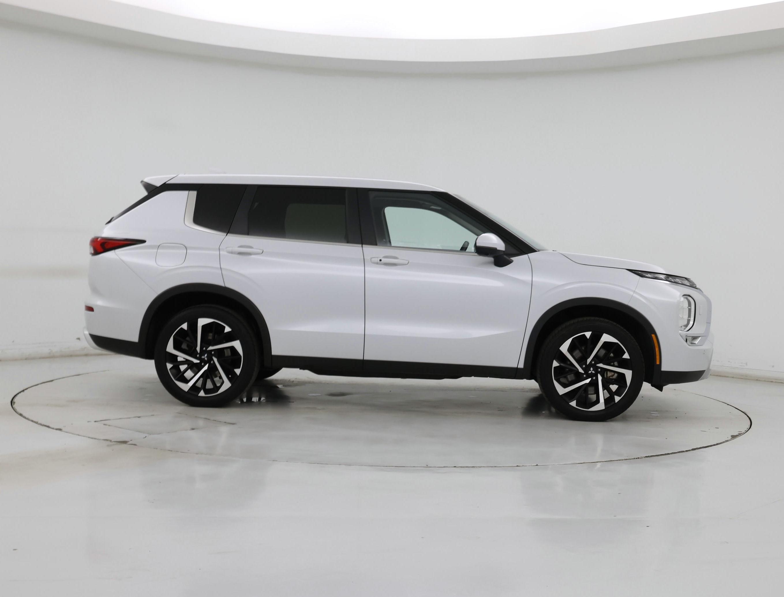 Thumbnail: 2024 Mitsubishi Outlander - 7