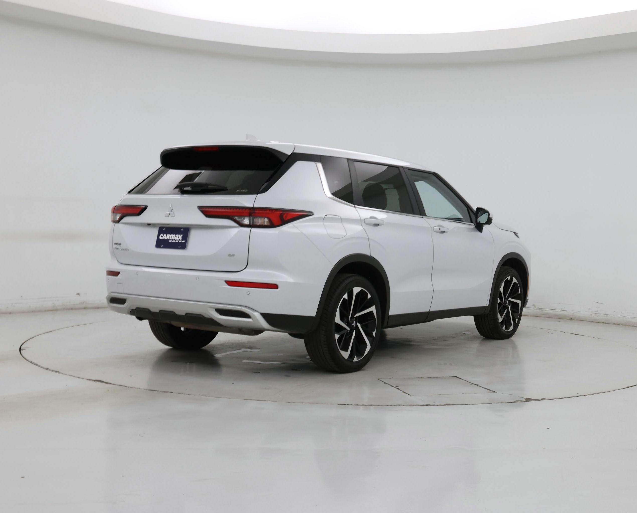 Thumbnail: 2024 Mitsubishi Outlander - 8