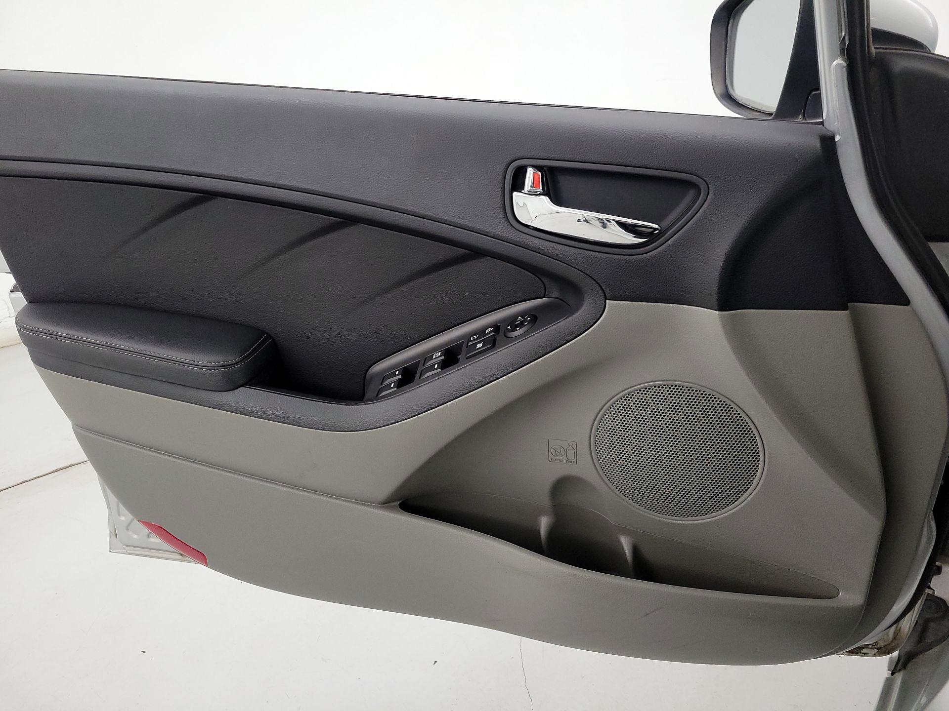 Thumbnail: 2015 Kia Forte - 12