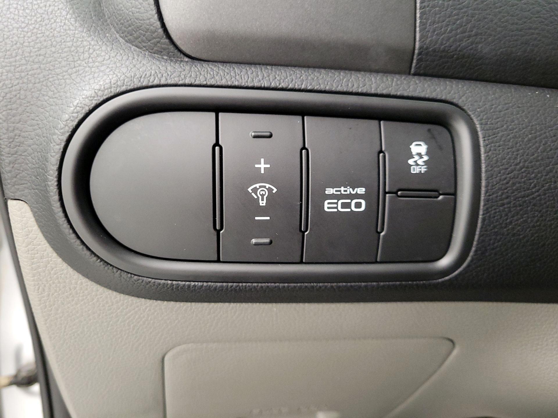 Thumbnail: 2015 Kia Forte - 13