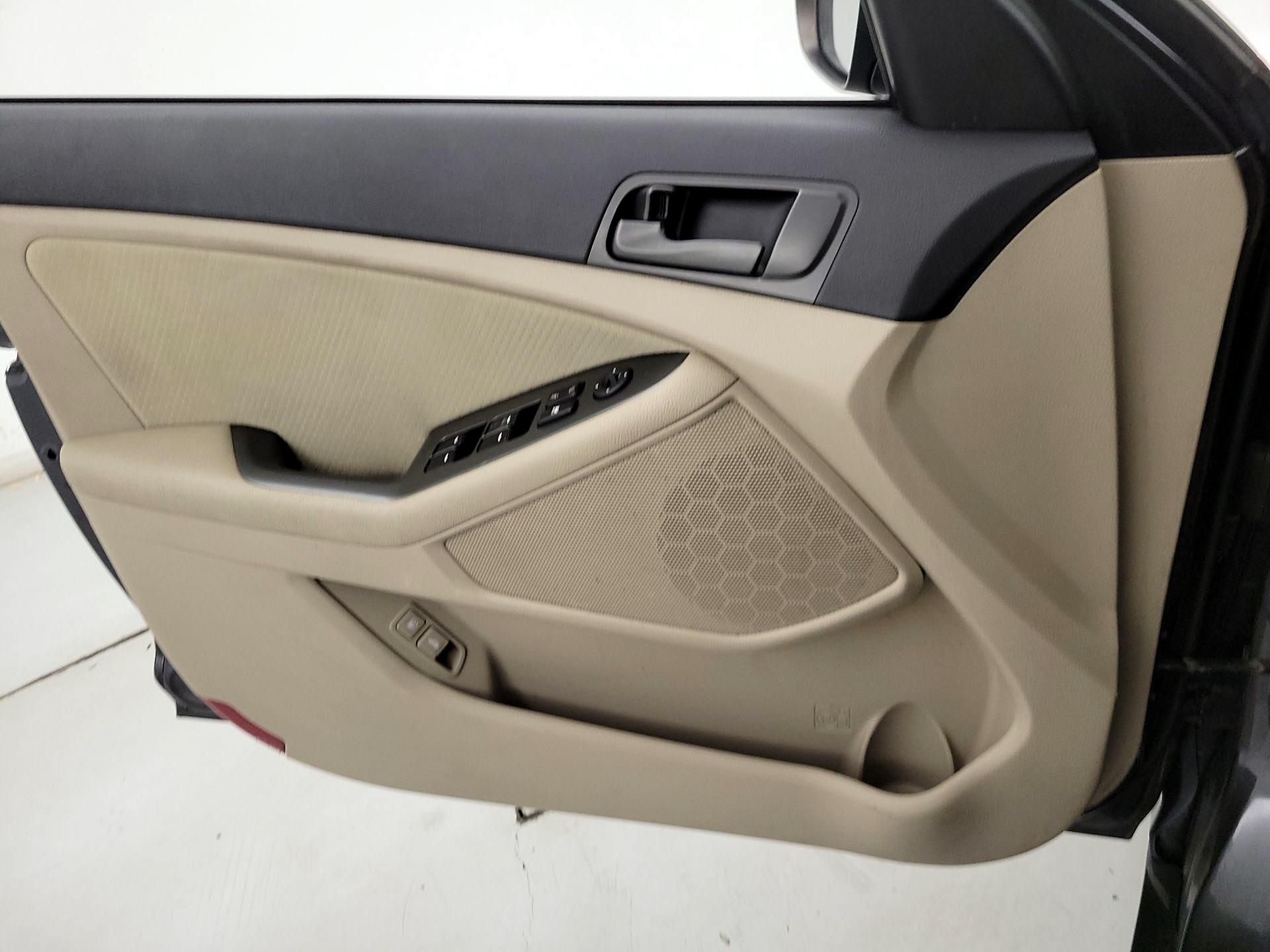 Thumbnail: 2015 Kia Optima - 12