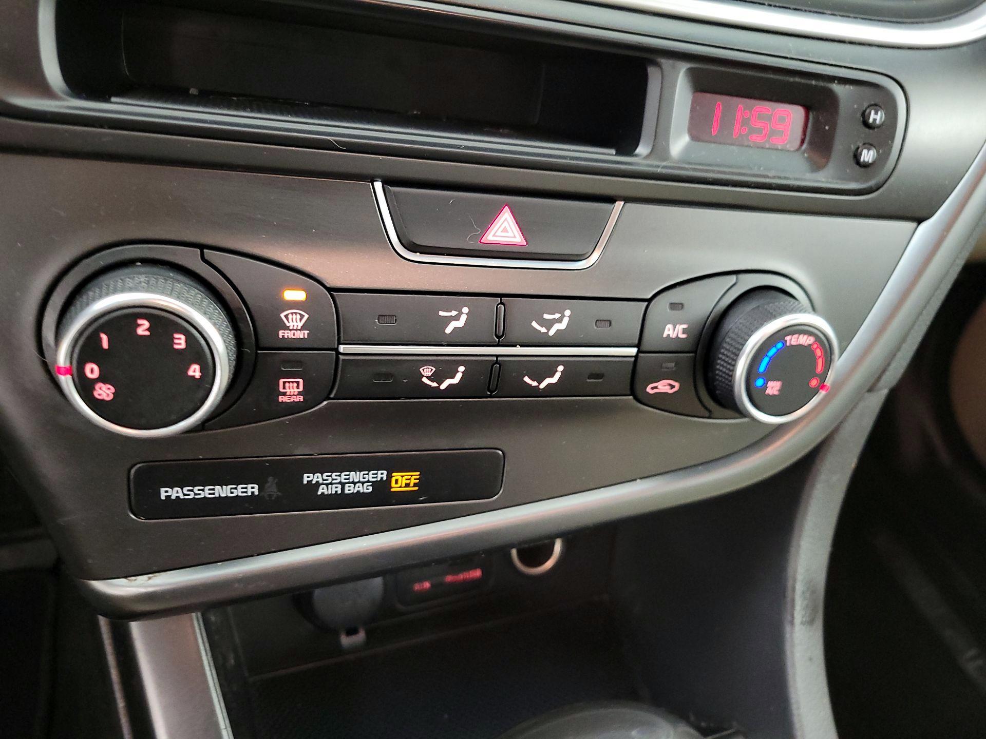 Thumbnail: 2015 Kia Optima - 15