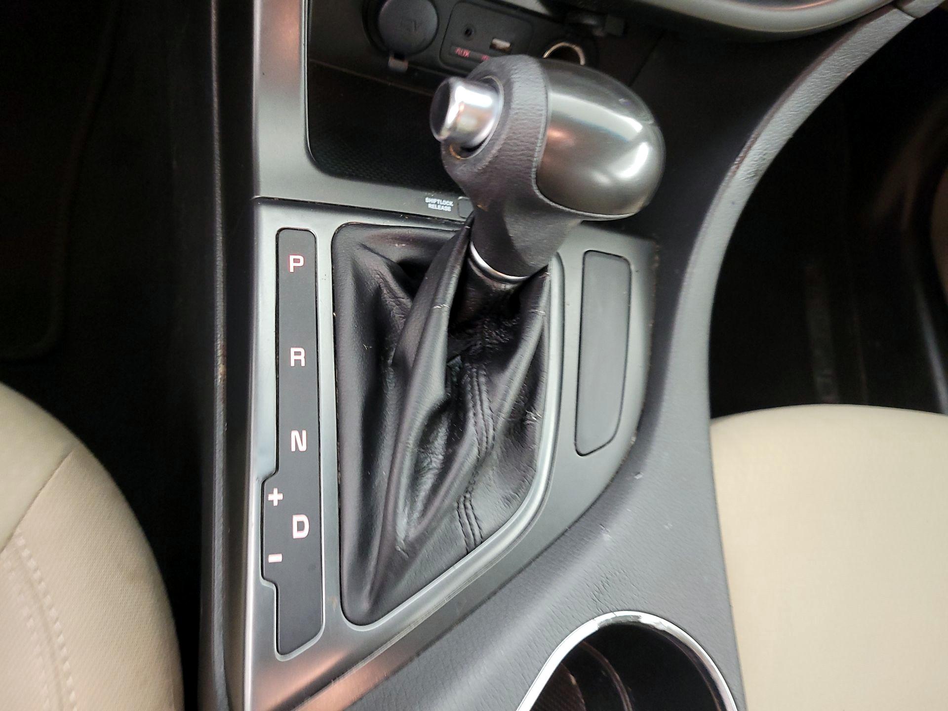 Thumbnail: 2015 Kia Optima - 16