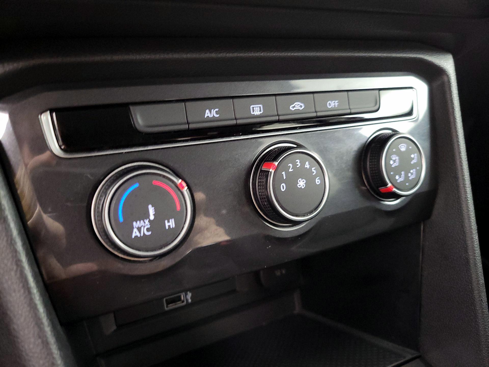 Thumbnail: 2019 Volkswagen Tiguan - 16