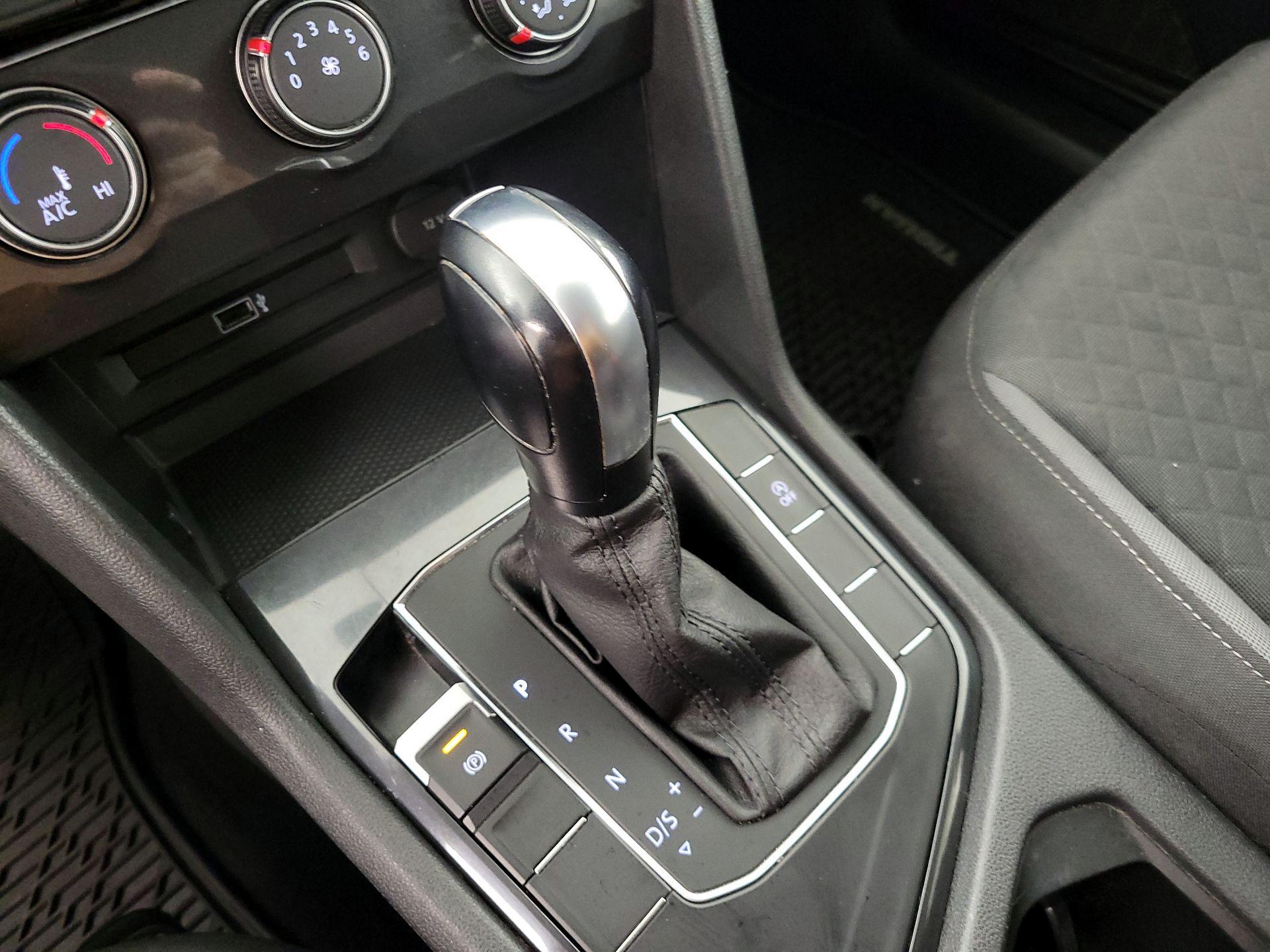 Thumbnail: 2019 Volkswagen Tiguan - 17