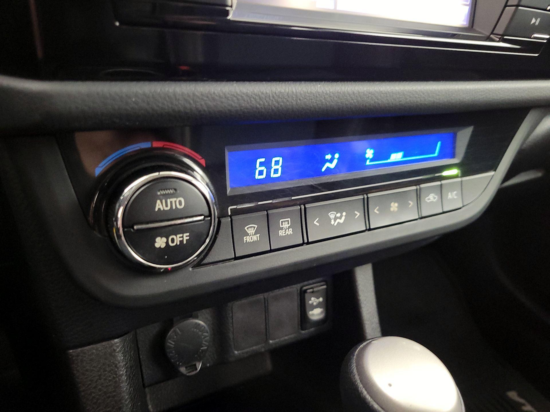 Thumbnail: 2015 Toyota Corolla - 16