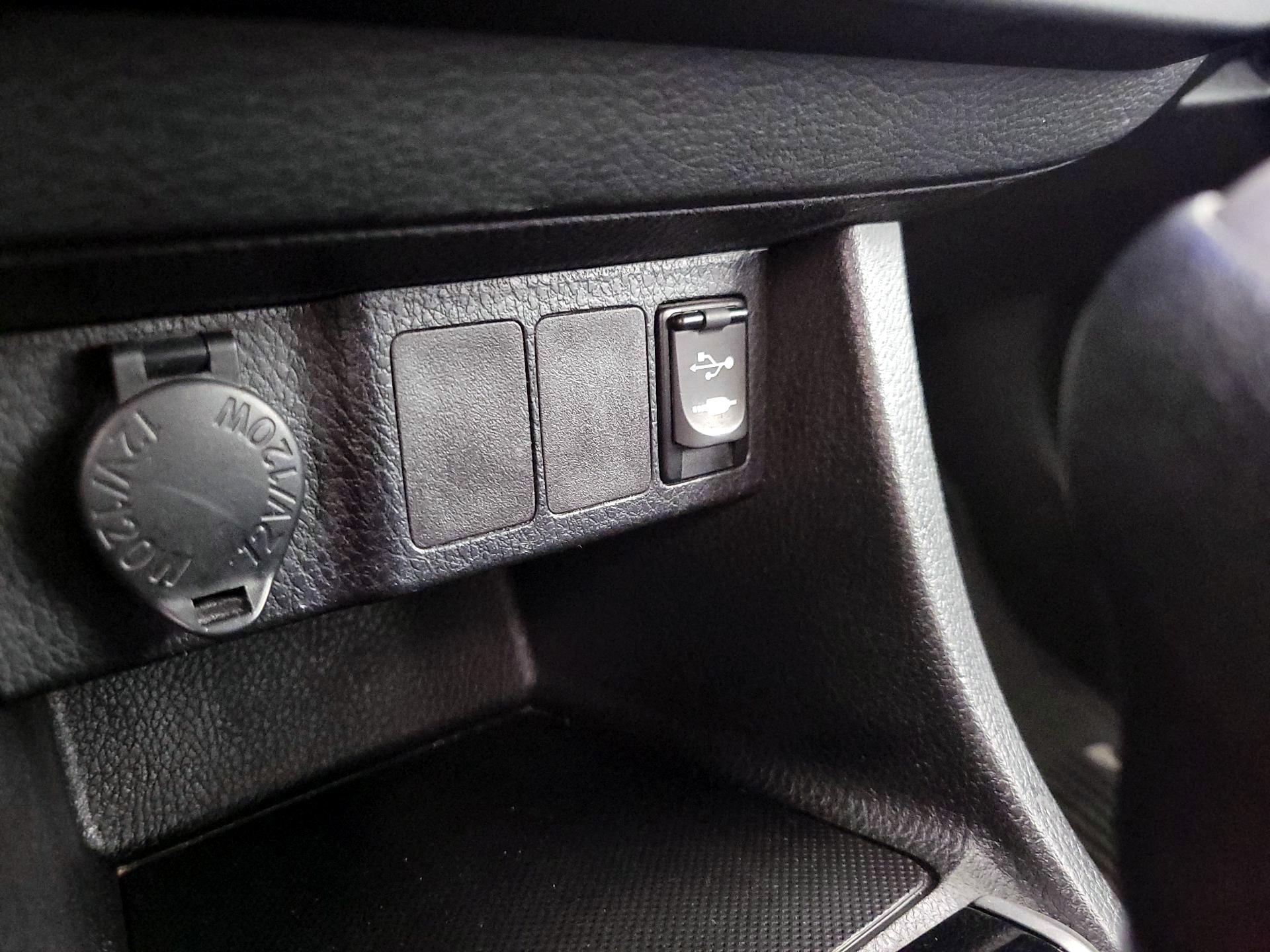 Thumbnail: 2015 Toyota Corolla - 18