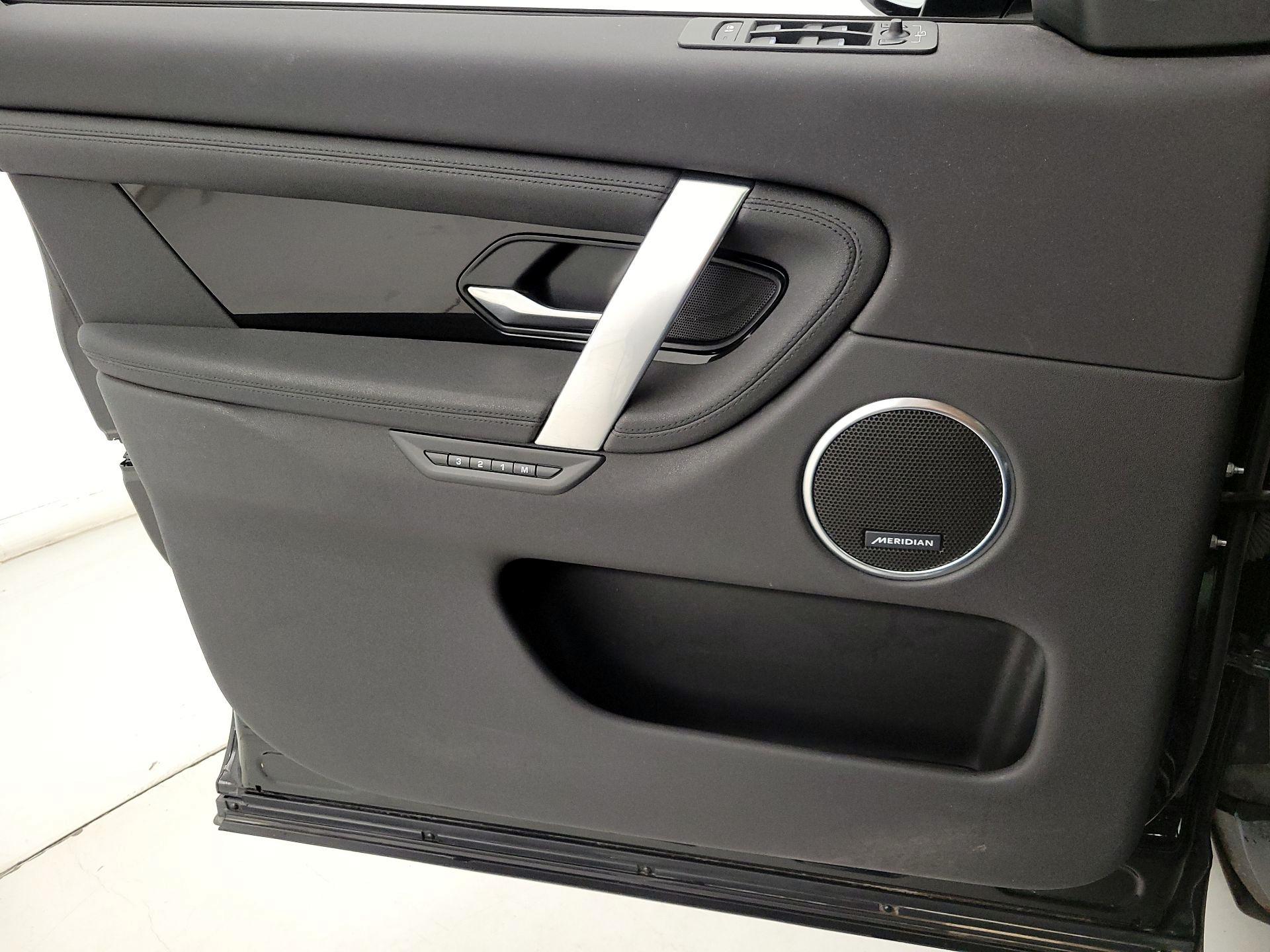 Thumbnail: 2021 Land Rover Discovery Sport - 12