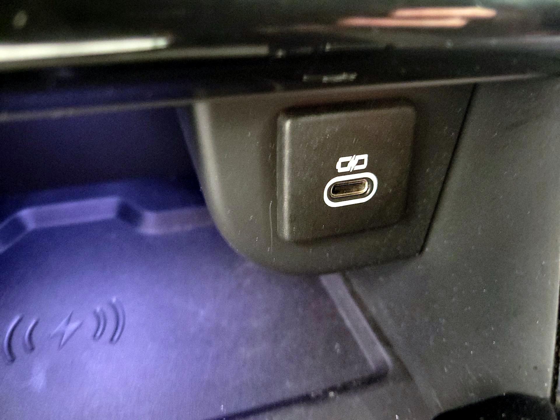 Thumbnail: 2021 Land Rover Discovery Sport - 19