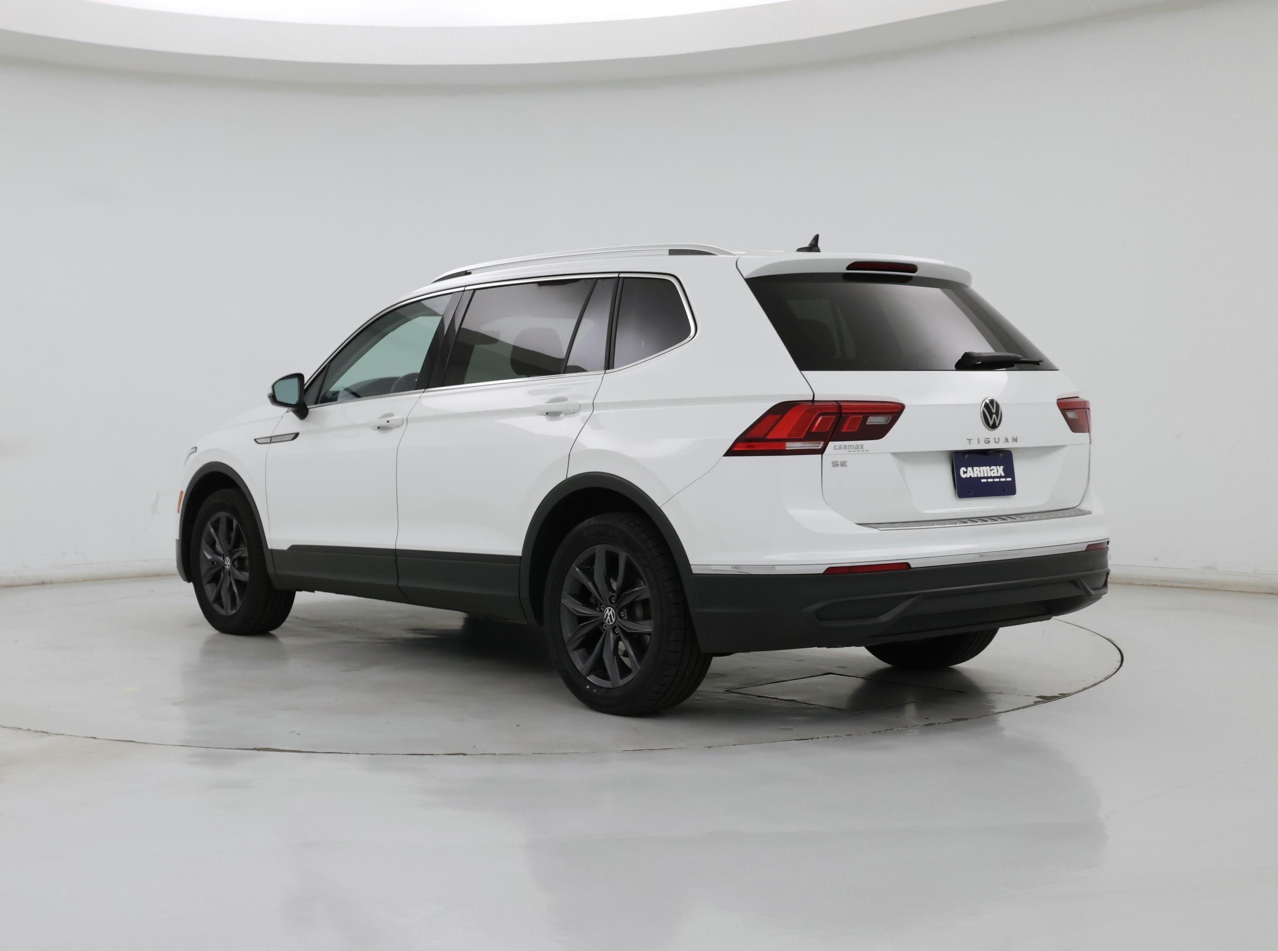 Thumbnail: 2022 Volkswagen Tiguan - 2