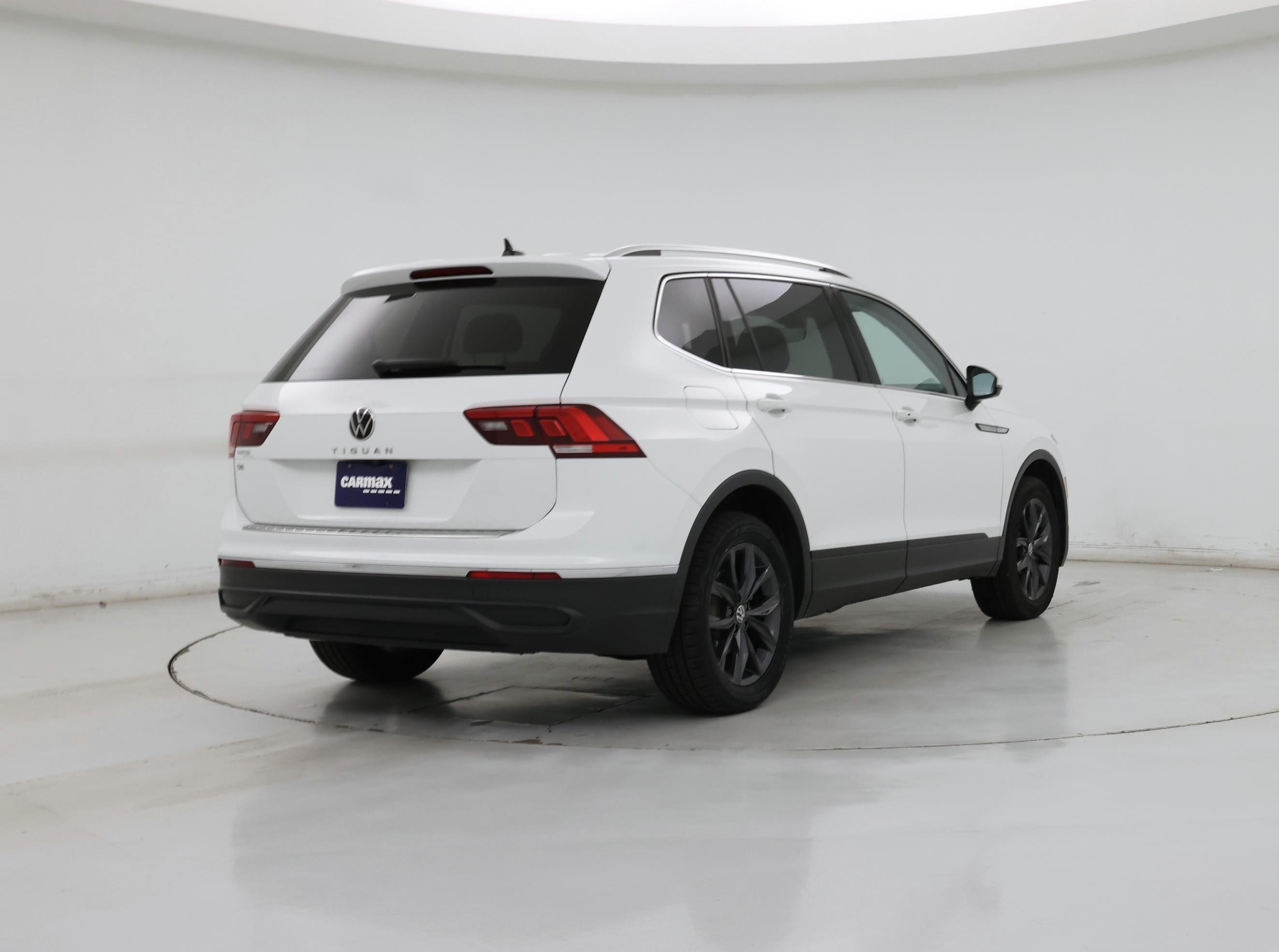 Thumbnail: 2022 Volkswagen Tiguan - 8