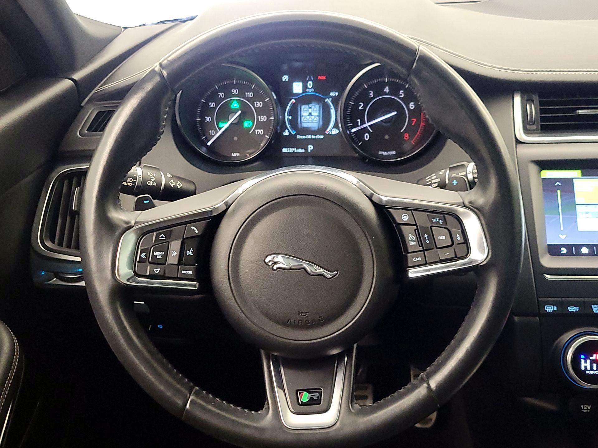 Thumbnail: 2018 Jaguar E-Pace - 10