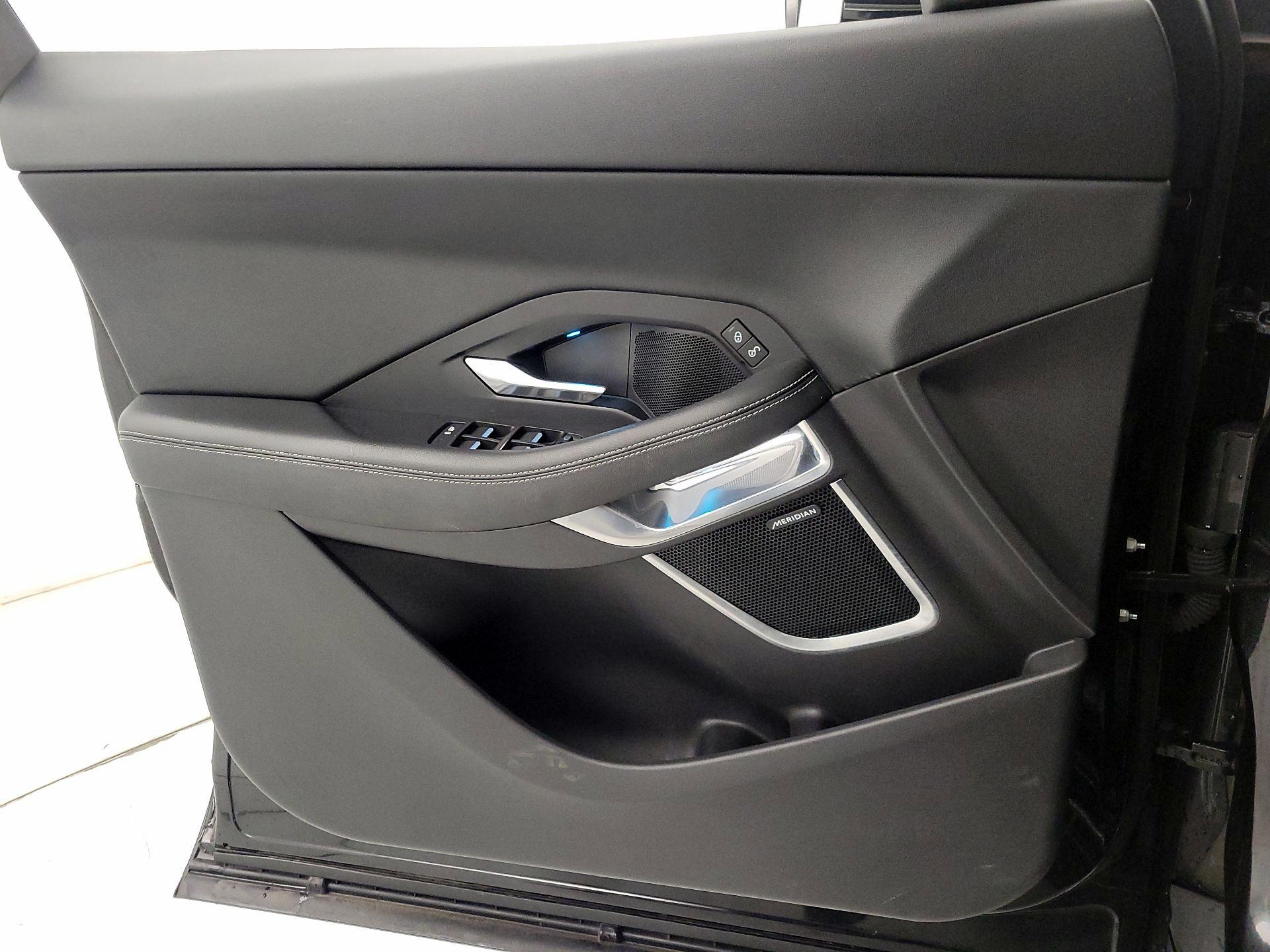 Thumbnail: 2018 Jaguar E-Pace - 12