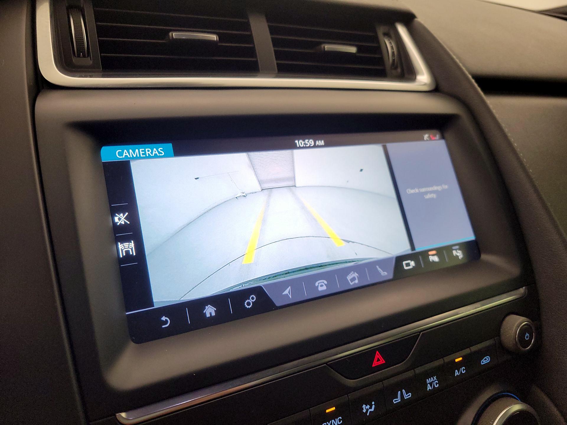 Thumbnail: 2018 Jaguar E-Pace - 15