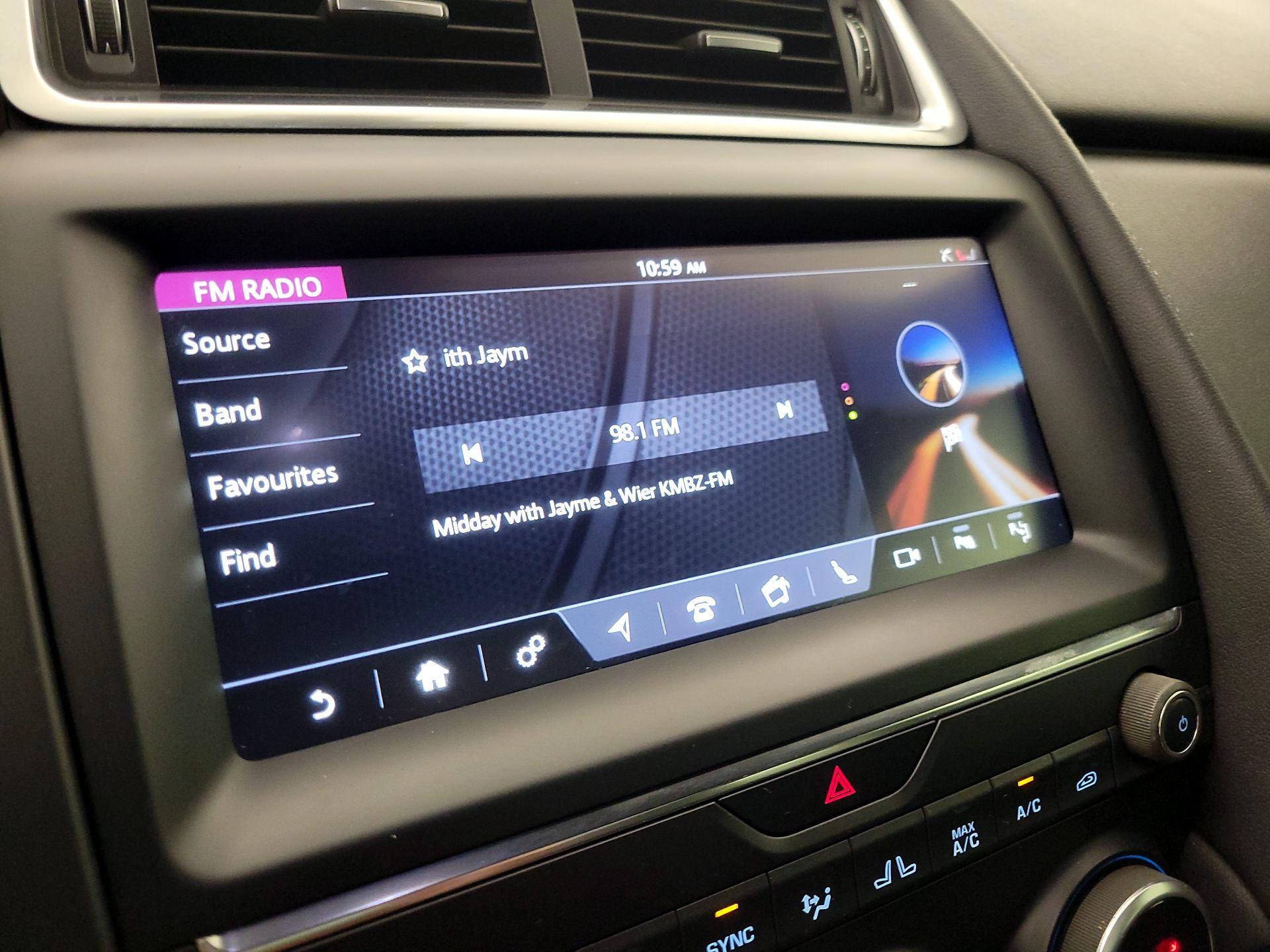 Thumbnail: 2018 Jaguar E-Pace - 16