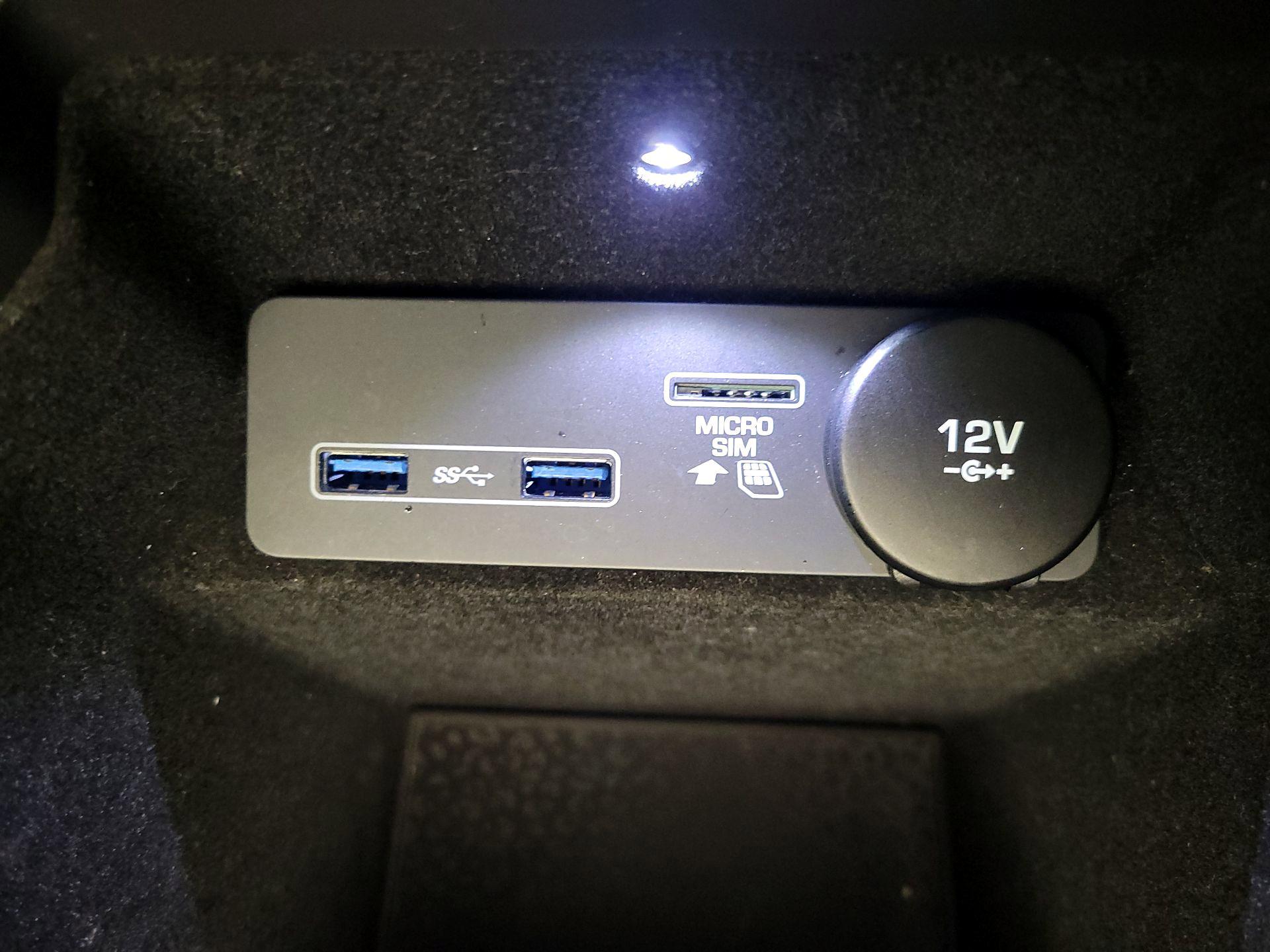 Thumbnail: 2018 Jaguar E-Pace - 19