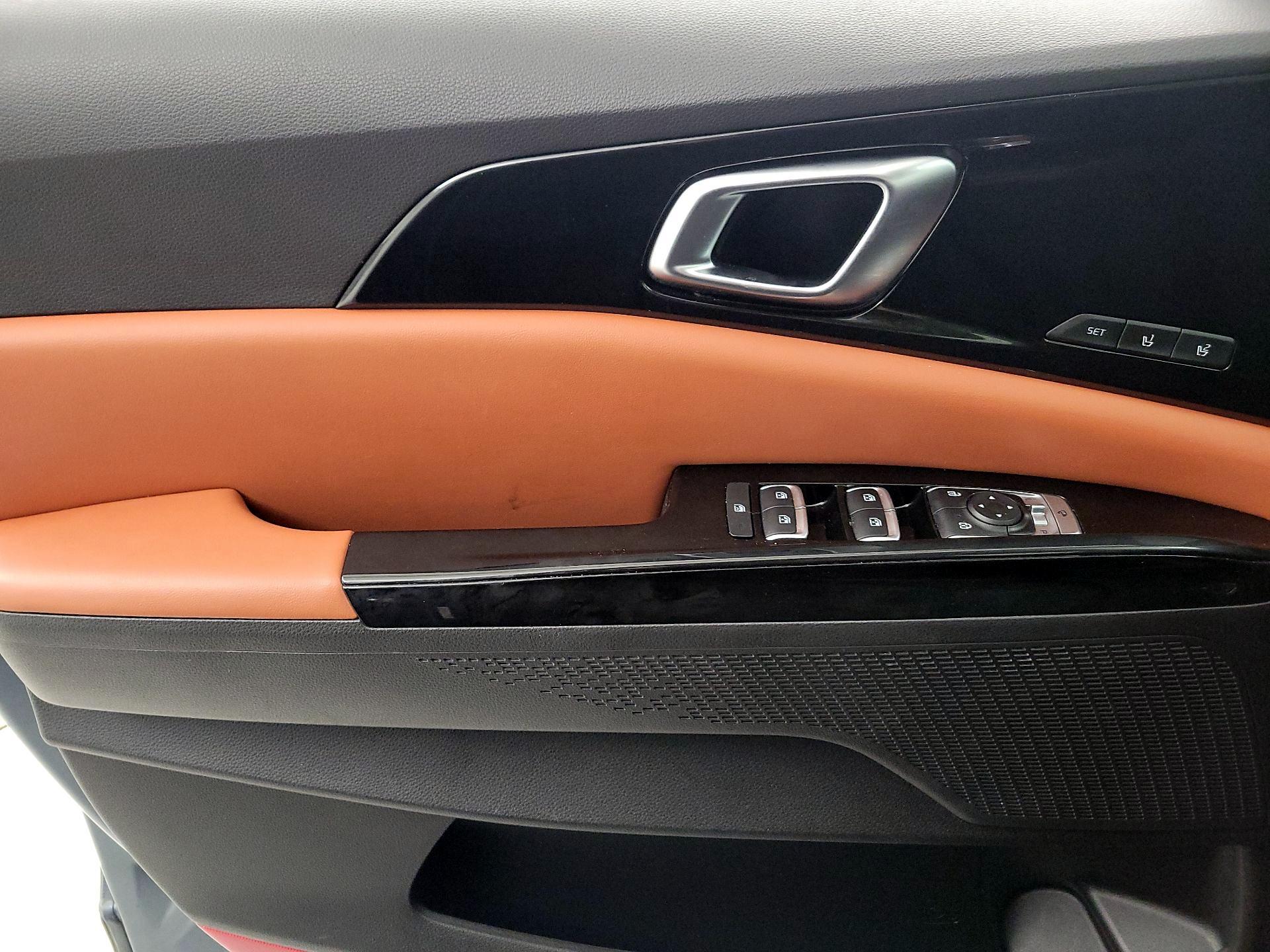 Thumbnail: 2023 Kia Carnival - 12