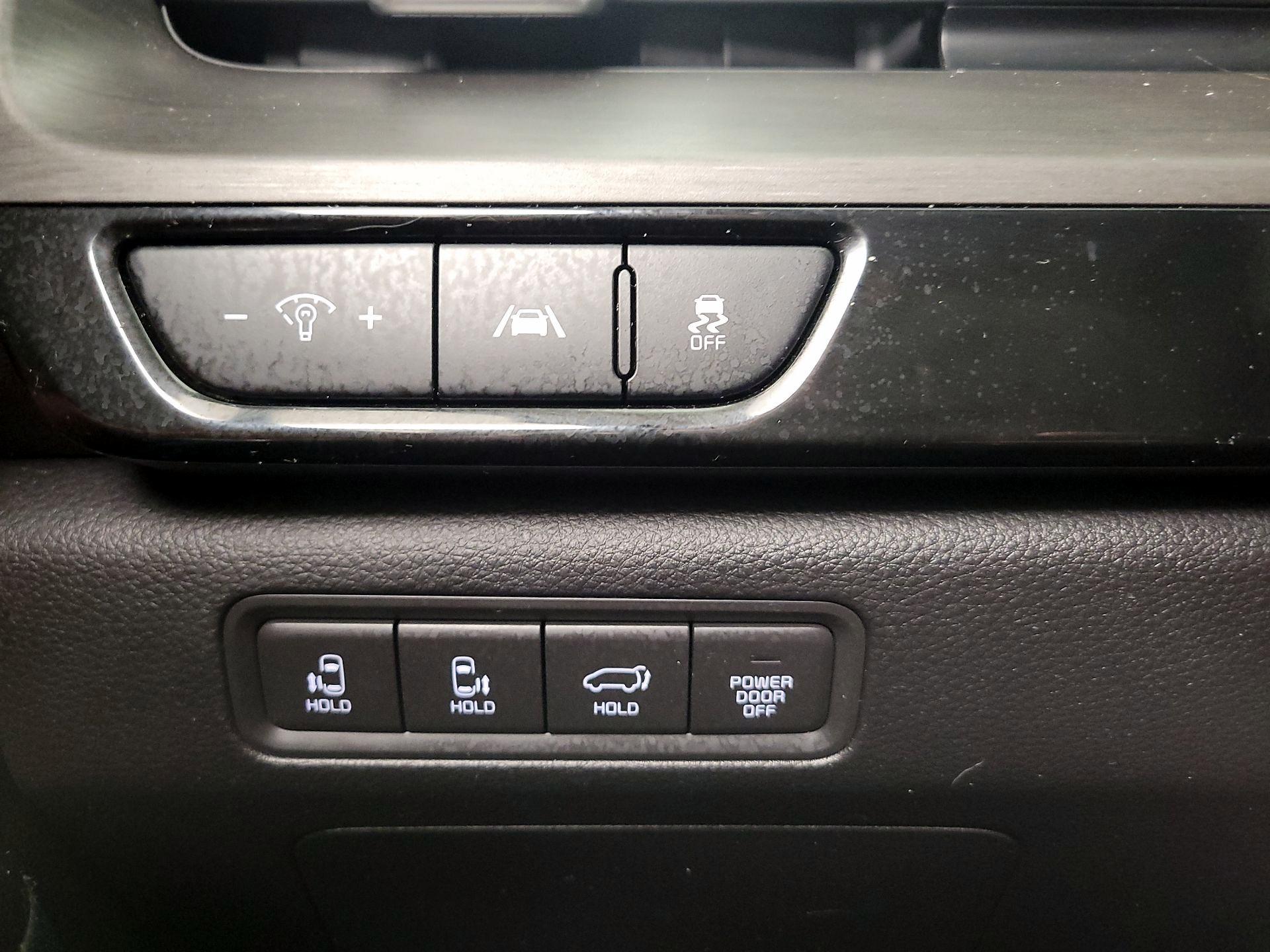 Thumbnail: 2023 Kia Carnival - 13