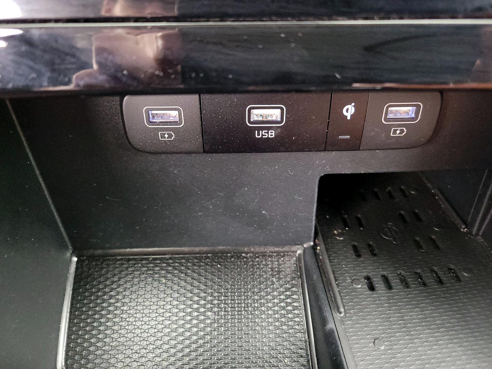 Thumbnail: 2023 Kia Carnival - 19