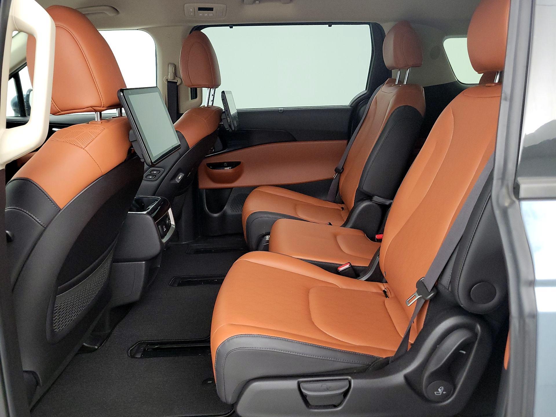 Thumbnail: 2023 Kia Carnival - 20