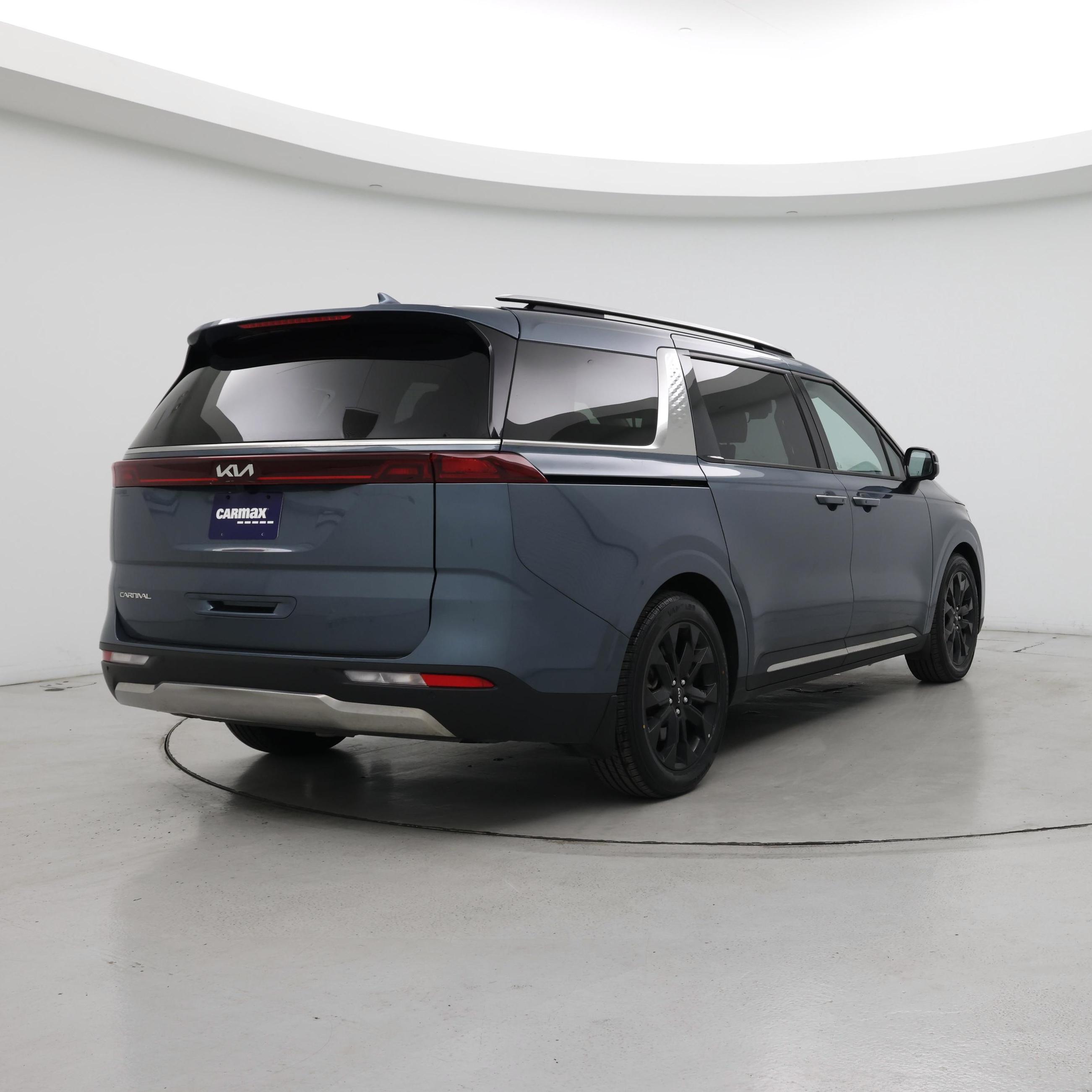 Thumbnail: 2023 Kia Carnival - 8