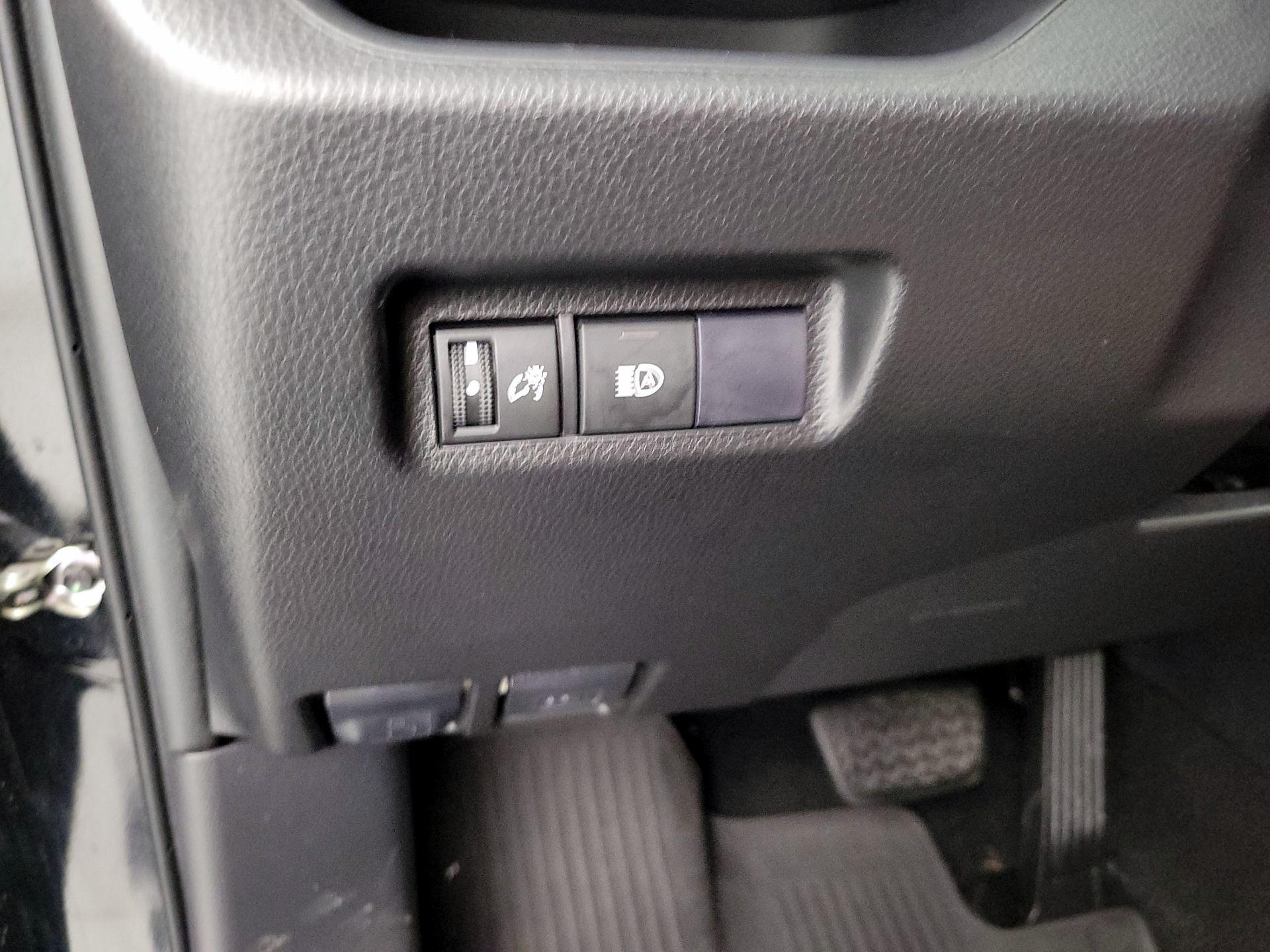 Thumbnail: 2020 Toyota RAV4 - 13