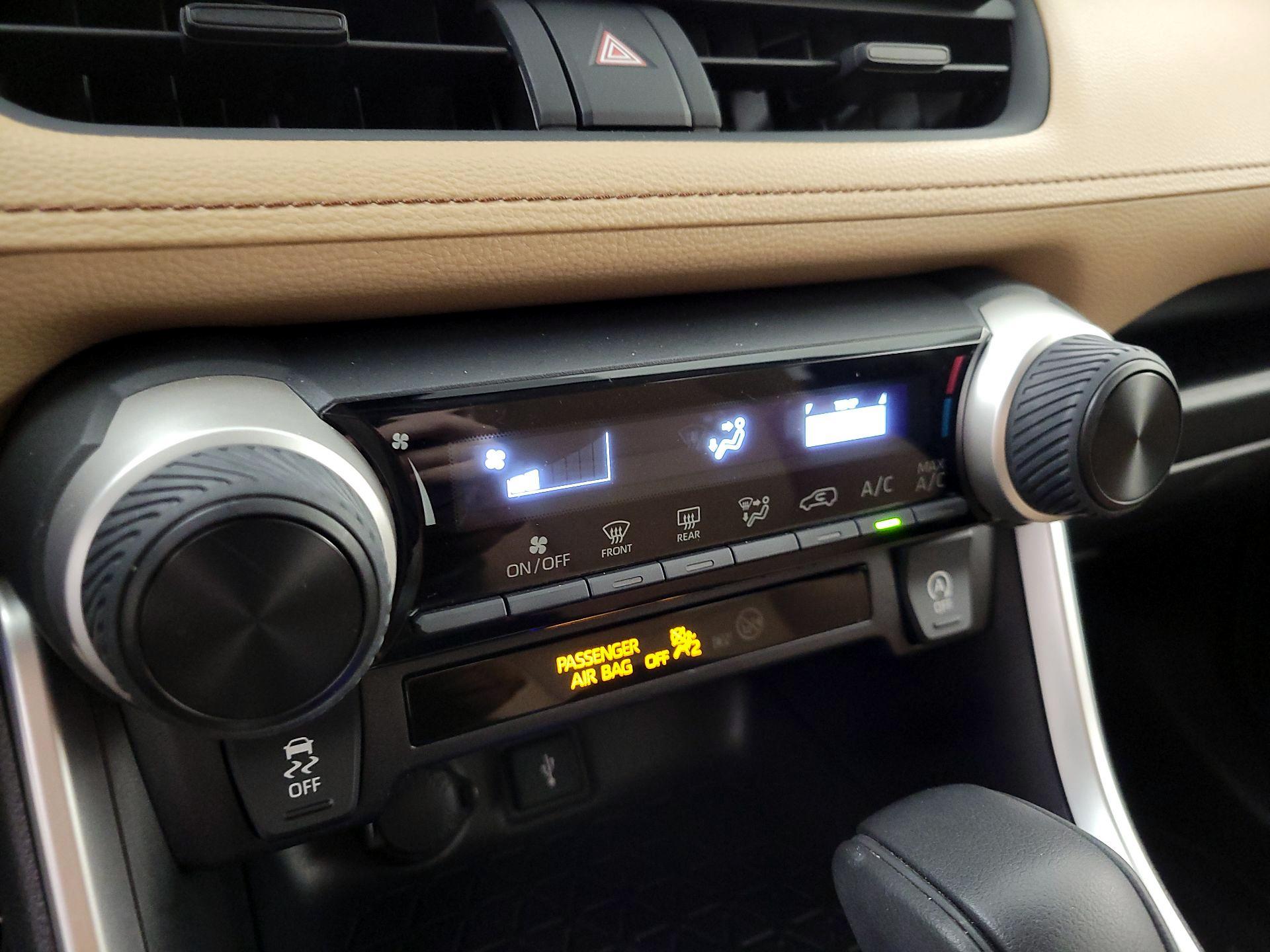 Thumbnail: 2020 Toyota RAV4 - 16