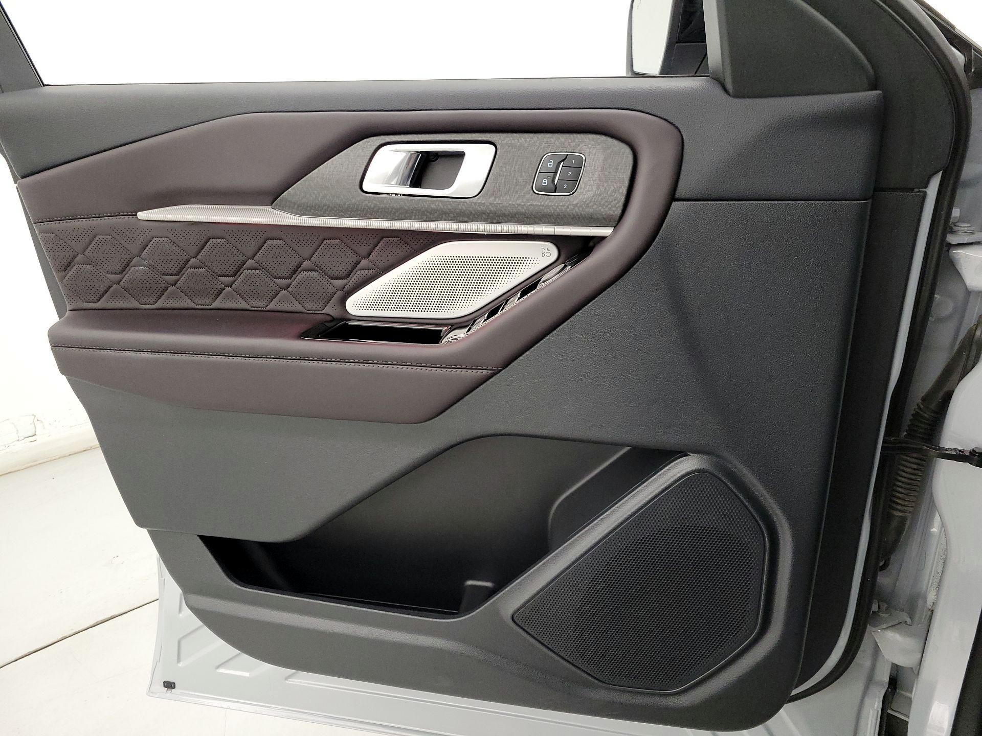 Thumbnail: 2025 Ford Explorer - 12