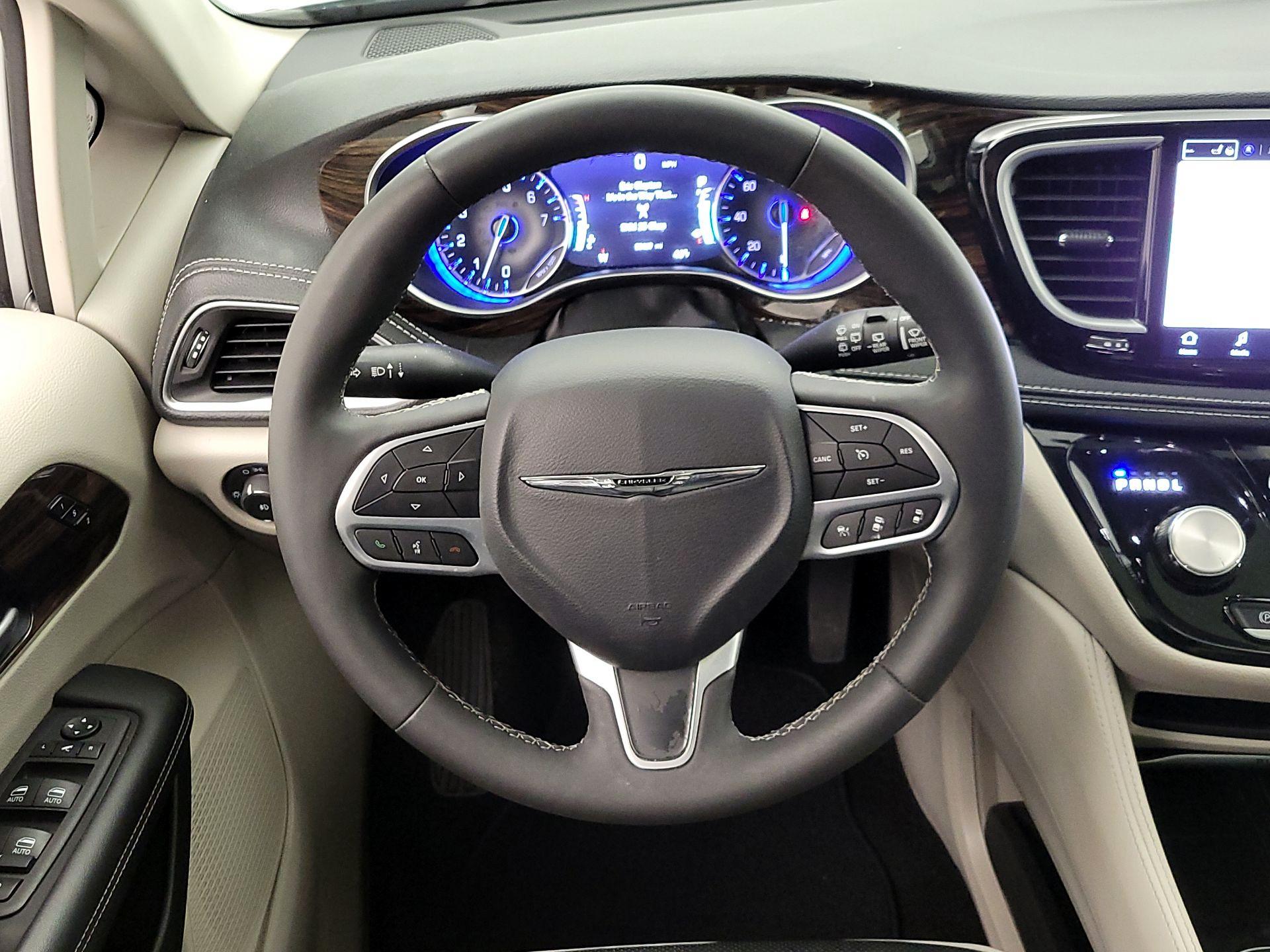 Thumbnail: 2024 Chrysler Pacifica - 10