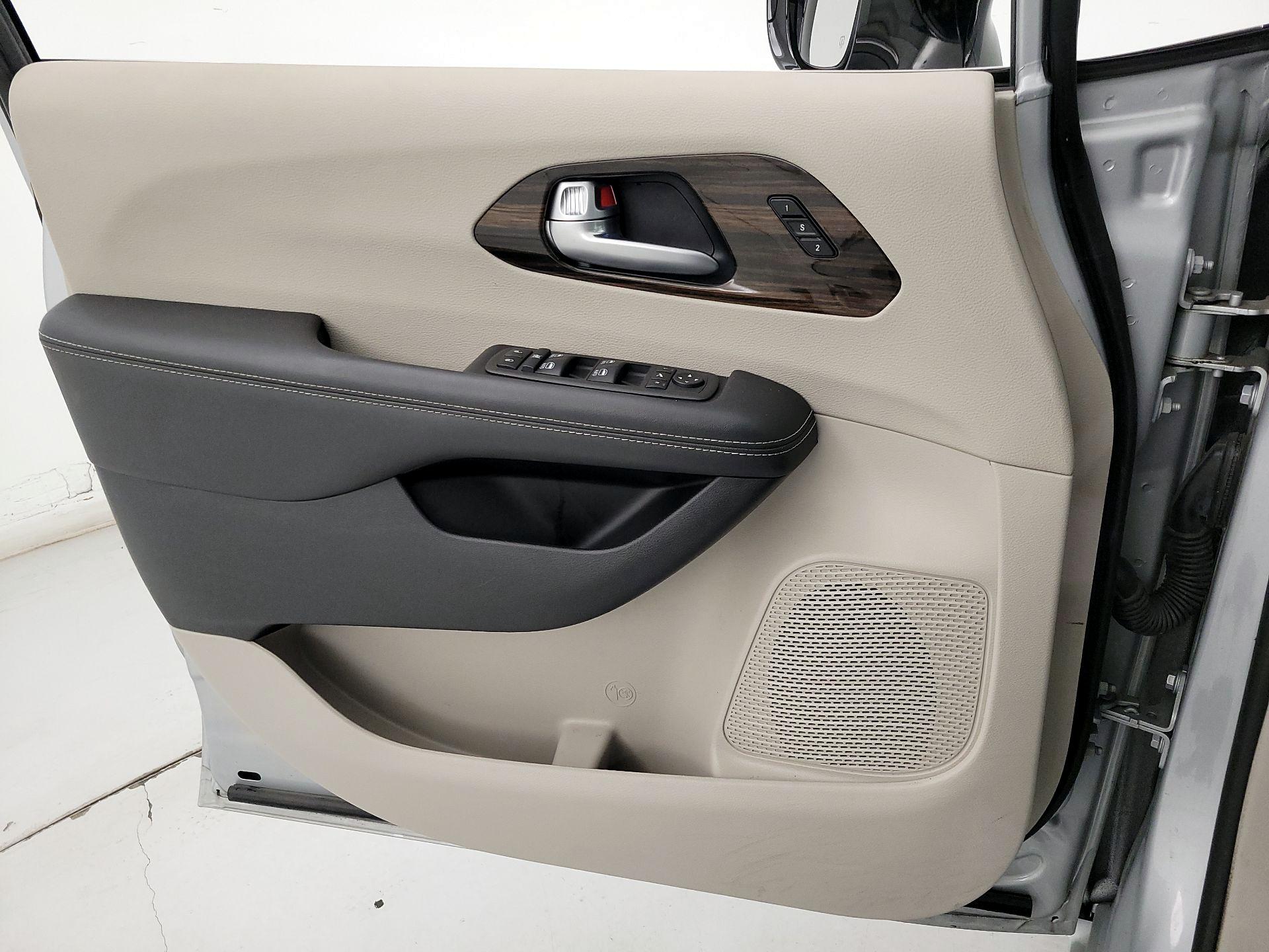 Thumbnail: 2024 Chrysler Pacifica - 12