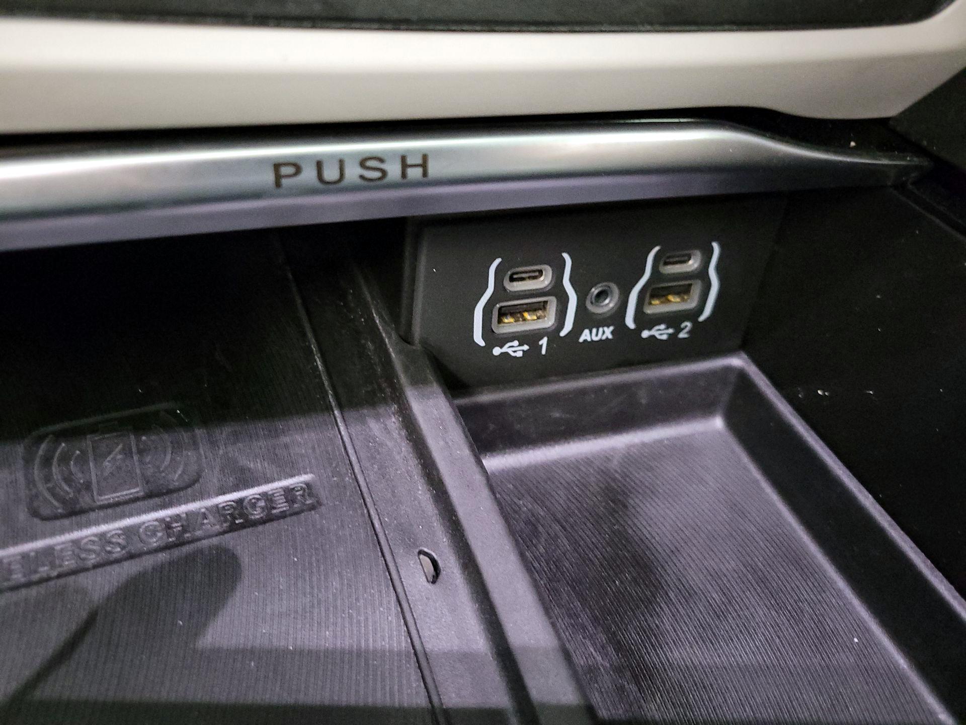 Thumbnail: 2024 Chrysler Pacifica - 19