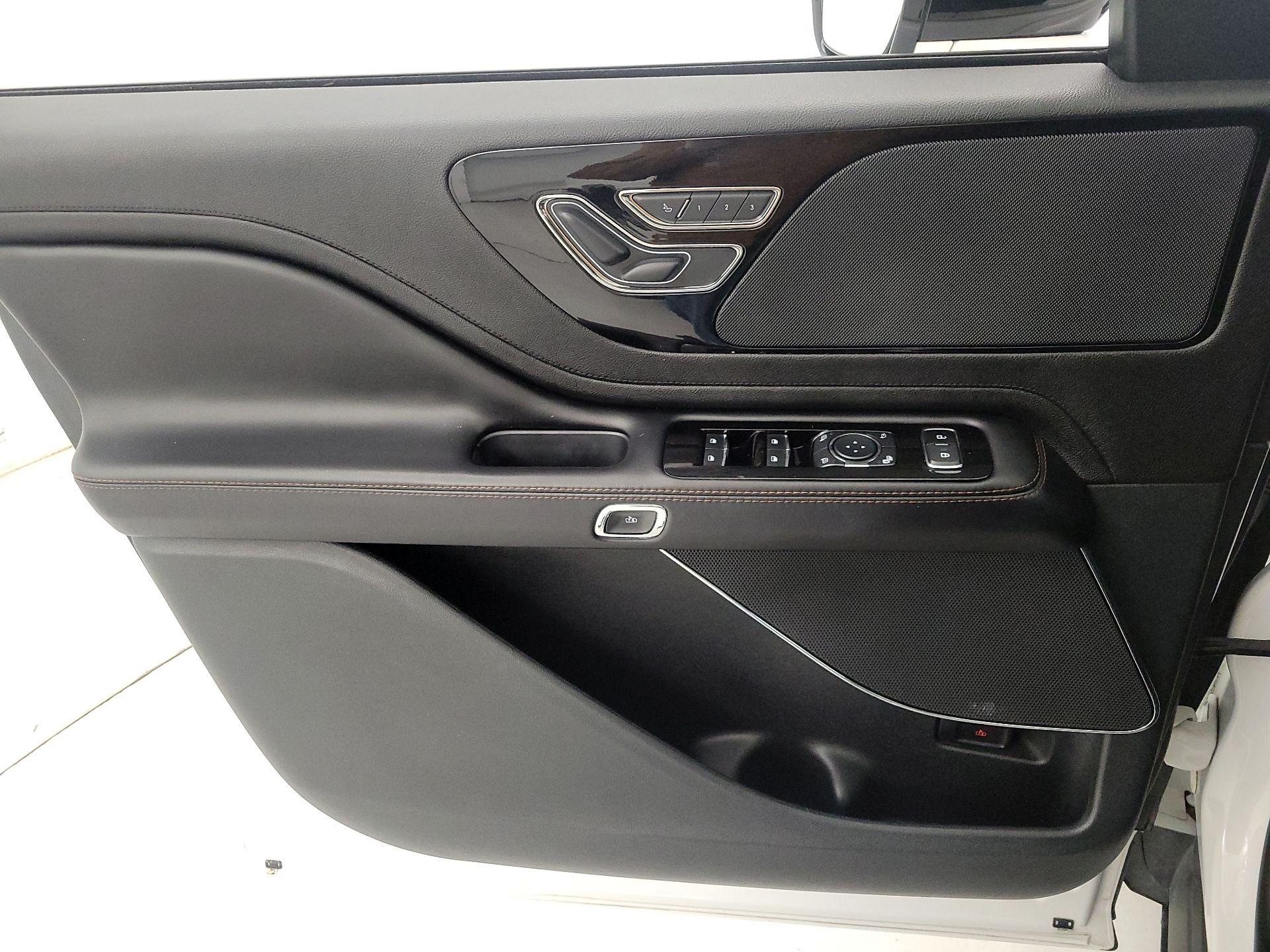 Thumbnail: 2023 Lincoln Aviator - 12