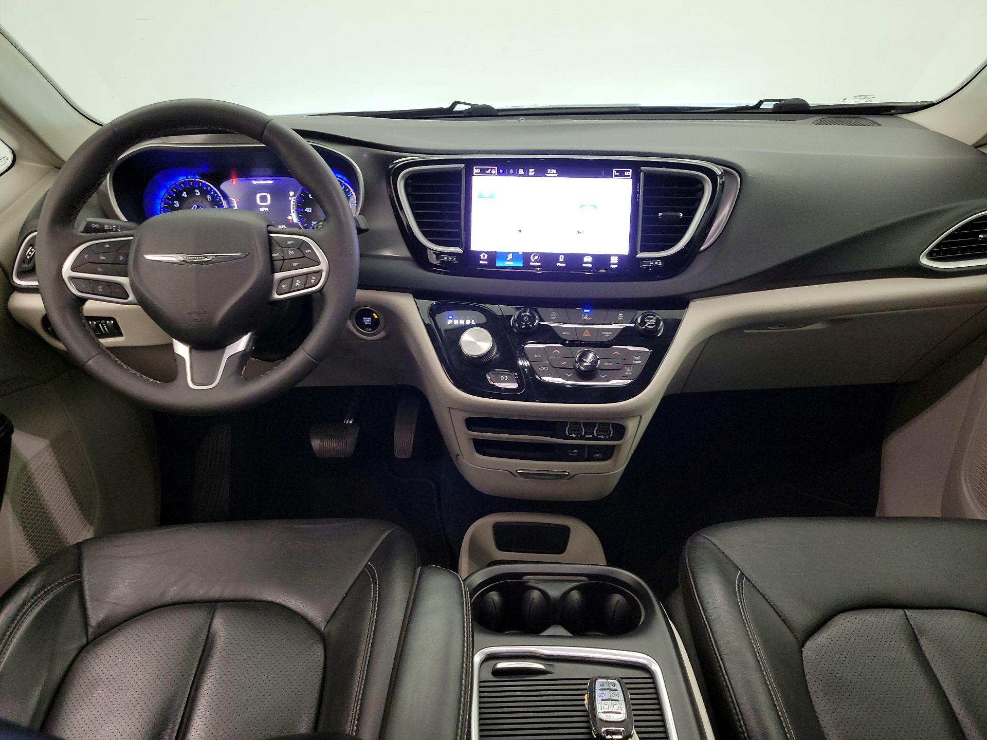 Thumbnail: 2022 Chrysler Pacifica - 9