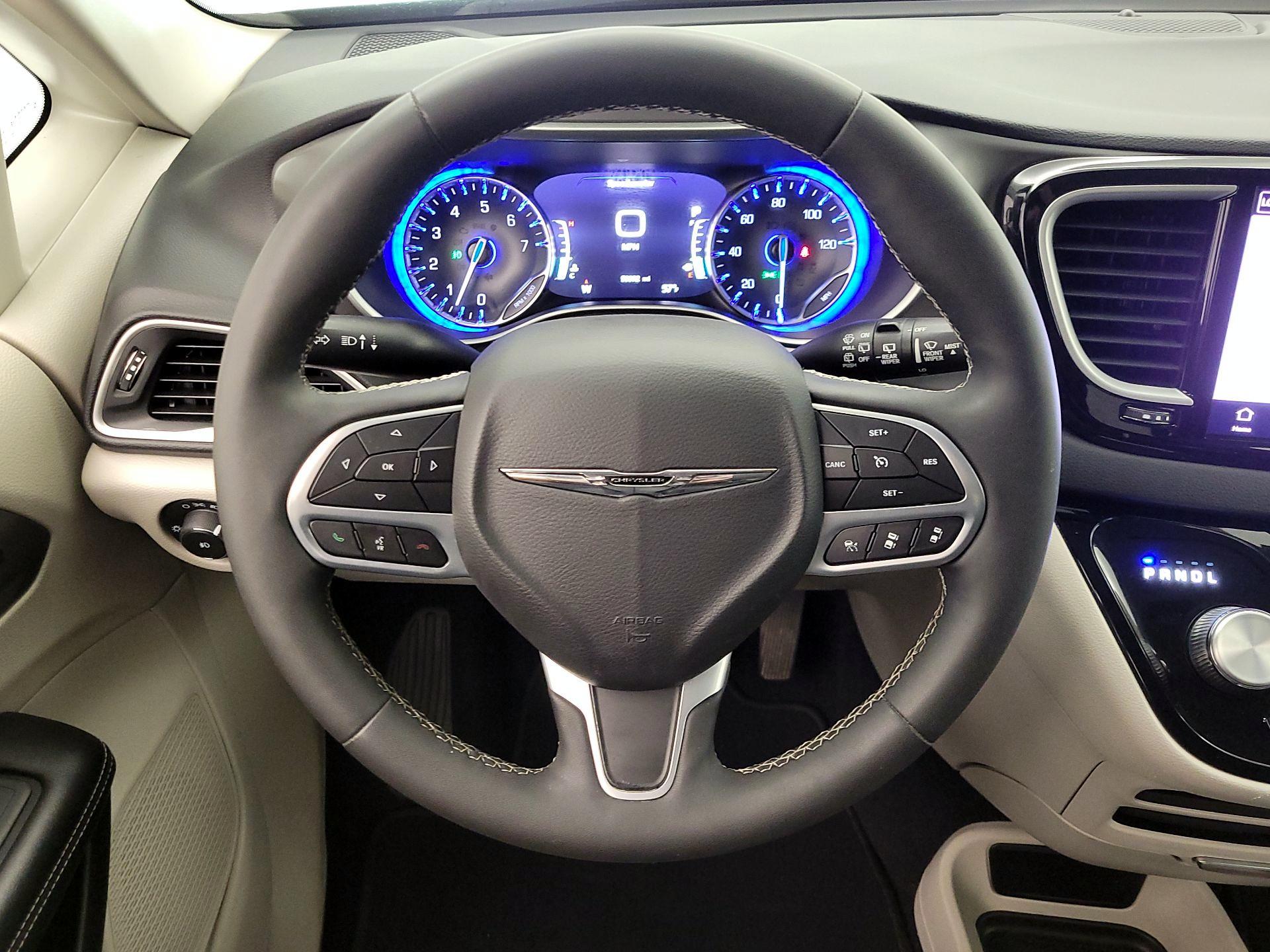 Thumbnail: 2022 Chrysler Pacifica - 10