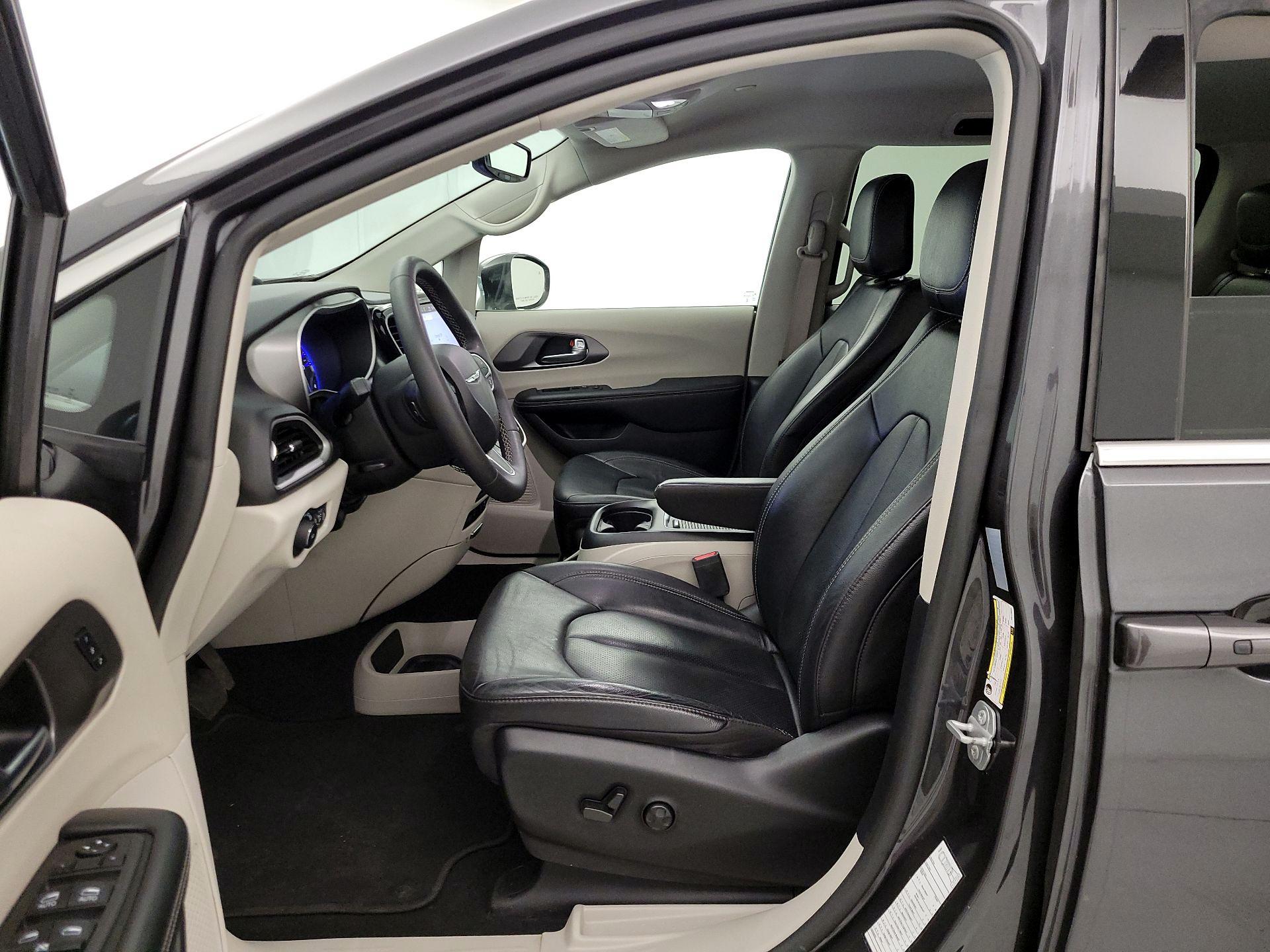 Thumbnail: 2022 Chrysler Pacifica - 11