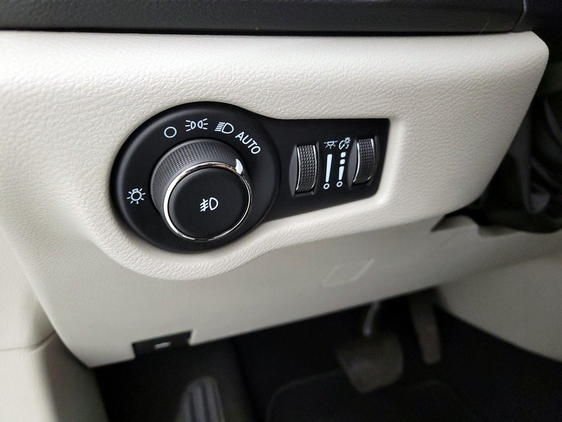 Thumbnail: 2022 Chrysler Pacifica - 13