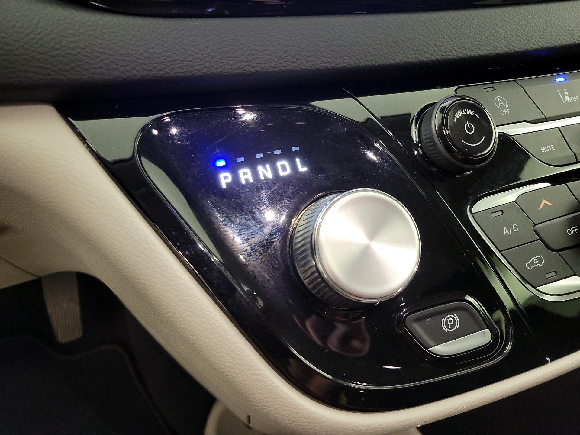 Thumbnail: 2022 Chrysler Pacifica - 17