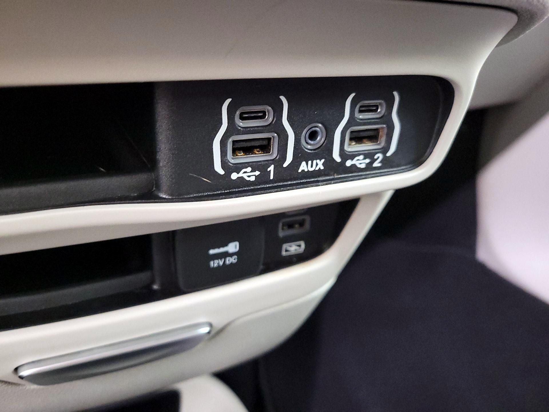 Thumbnail: 2022 Chrysler Pacifica - 18