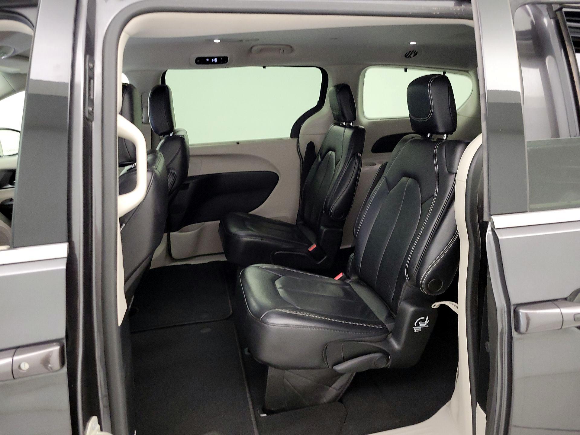 Thumbnail: 2022 Chrysler Pacifica - 19