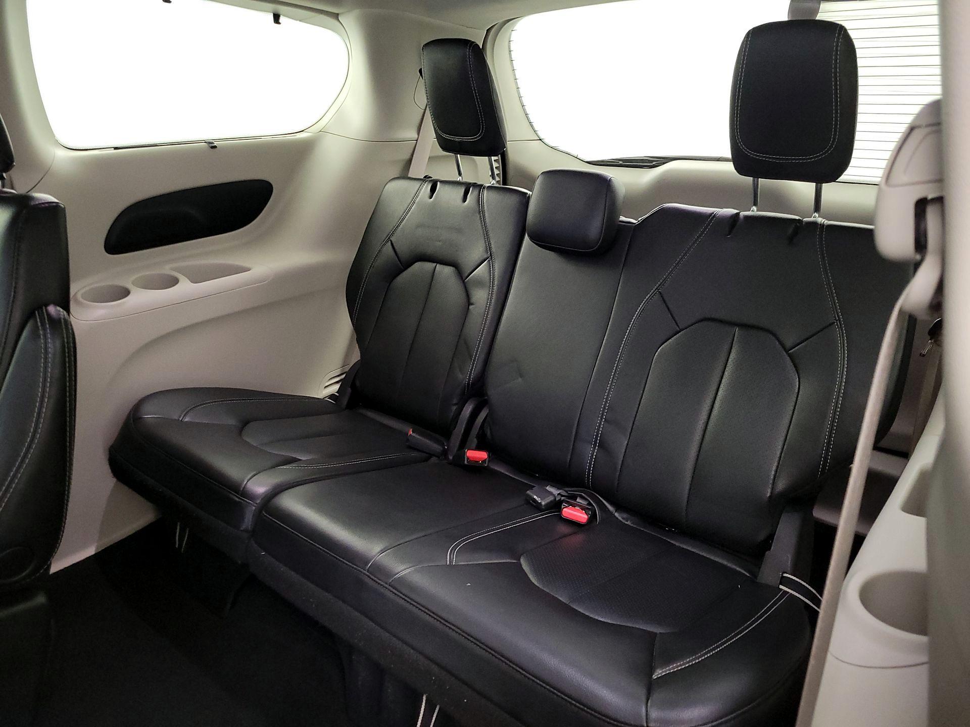 Thumbnail: 2022 Chrysler Pacifica - 20