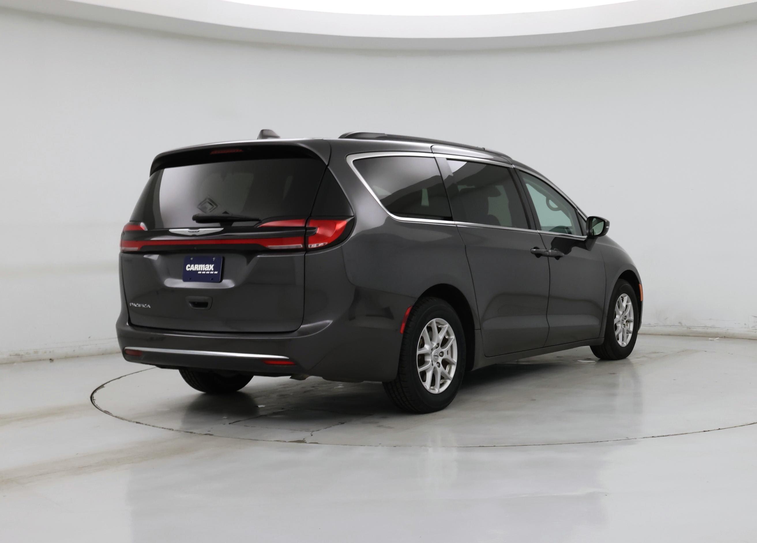 Thumbnail: 2022 Chrysler Pacifica - 8