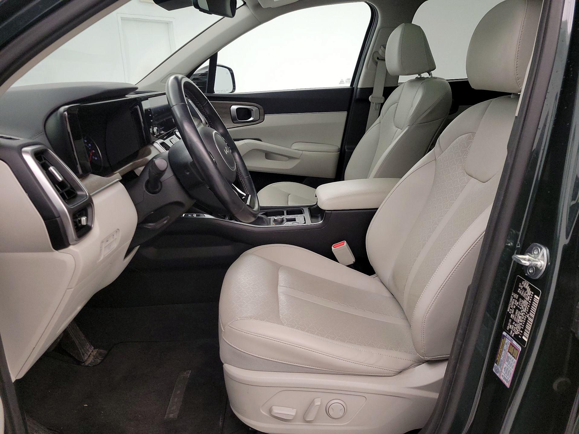 Thumbnail: 2023 Kia Sorento - 11