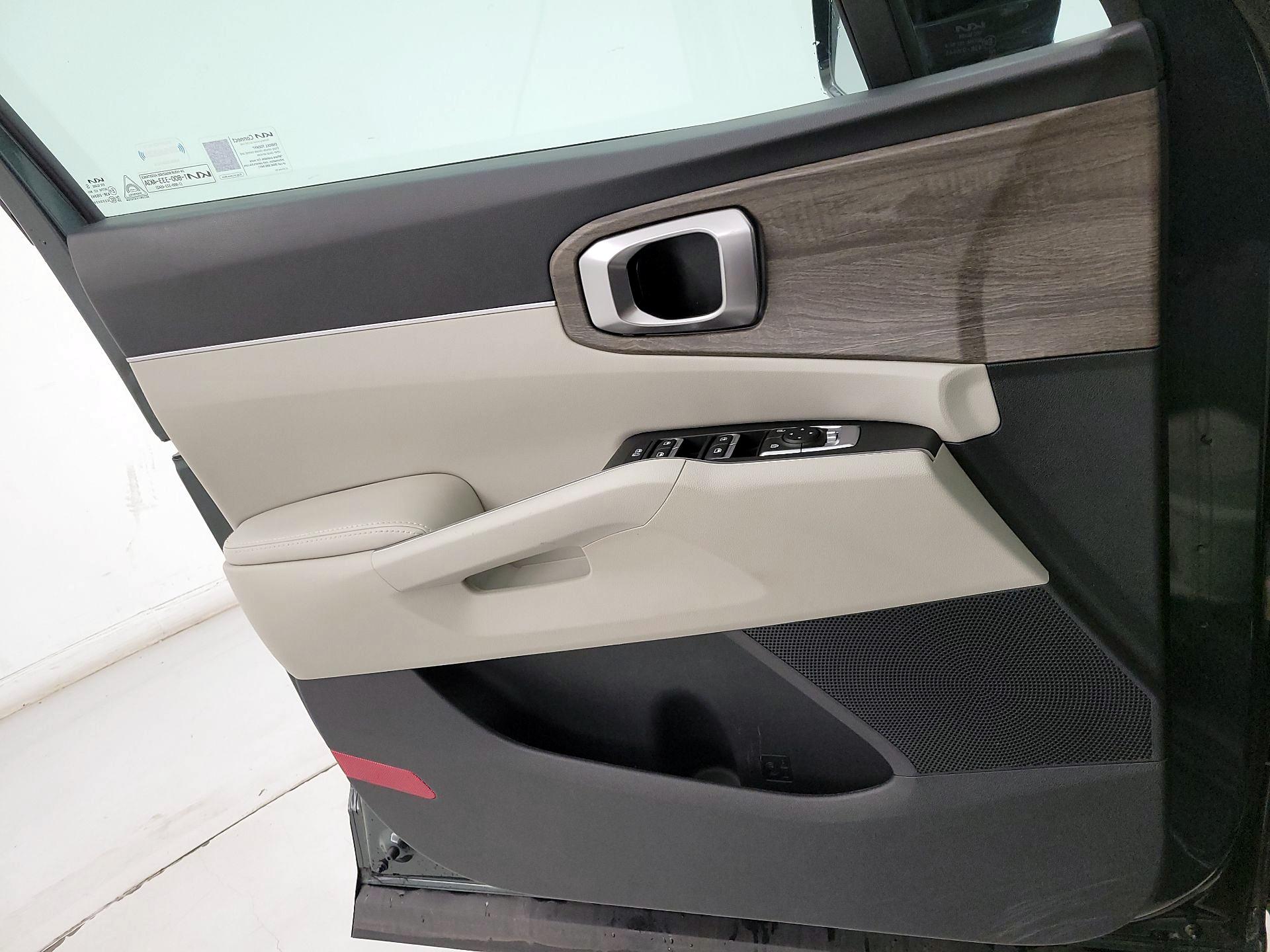 Thumbnail: 2023 Kia Sorento - 12