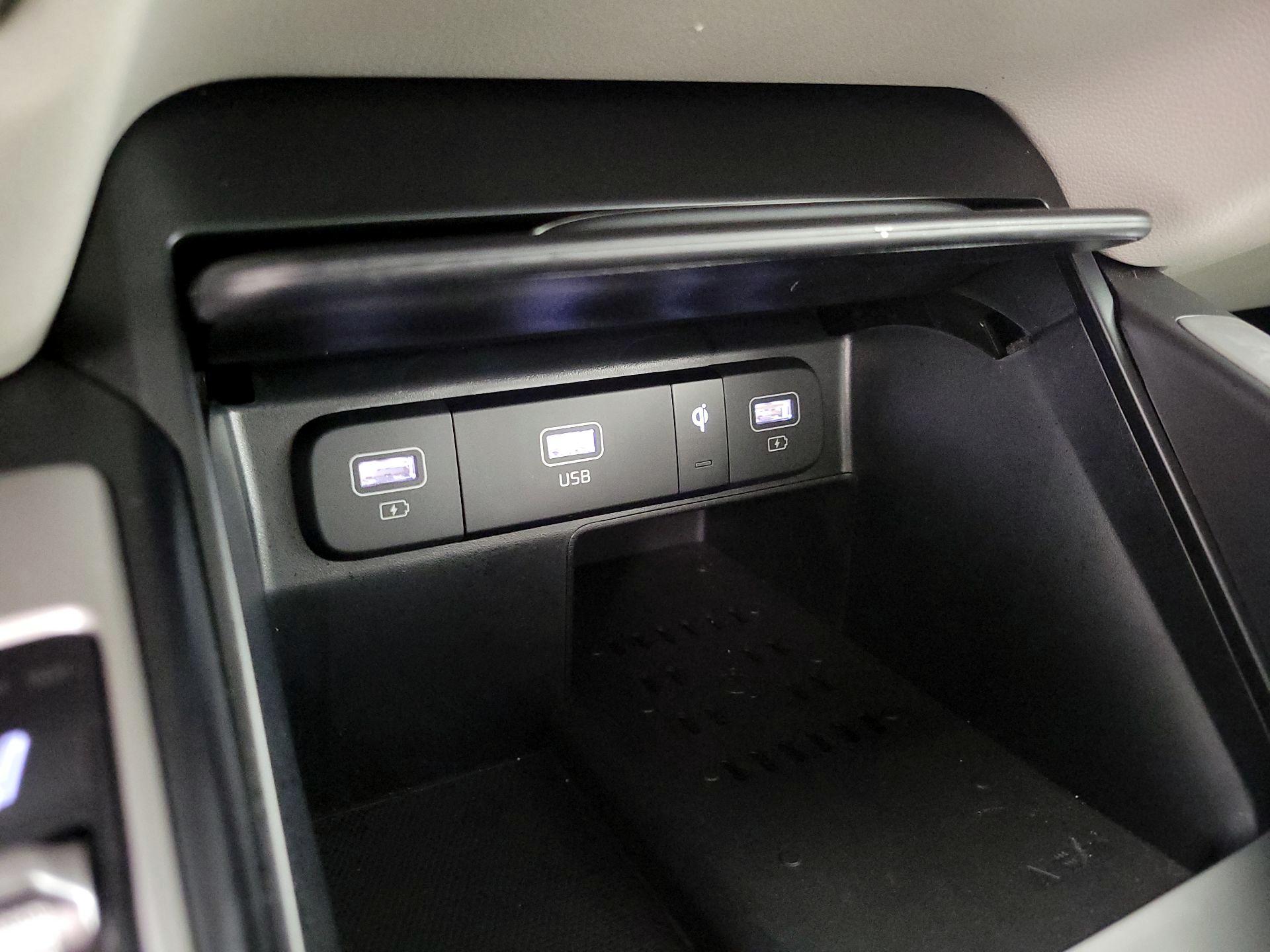 Thumbnail: 2023 Kia Sorento - 19