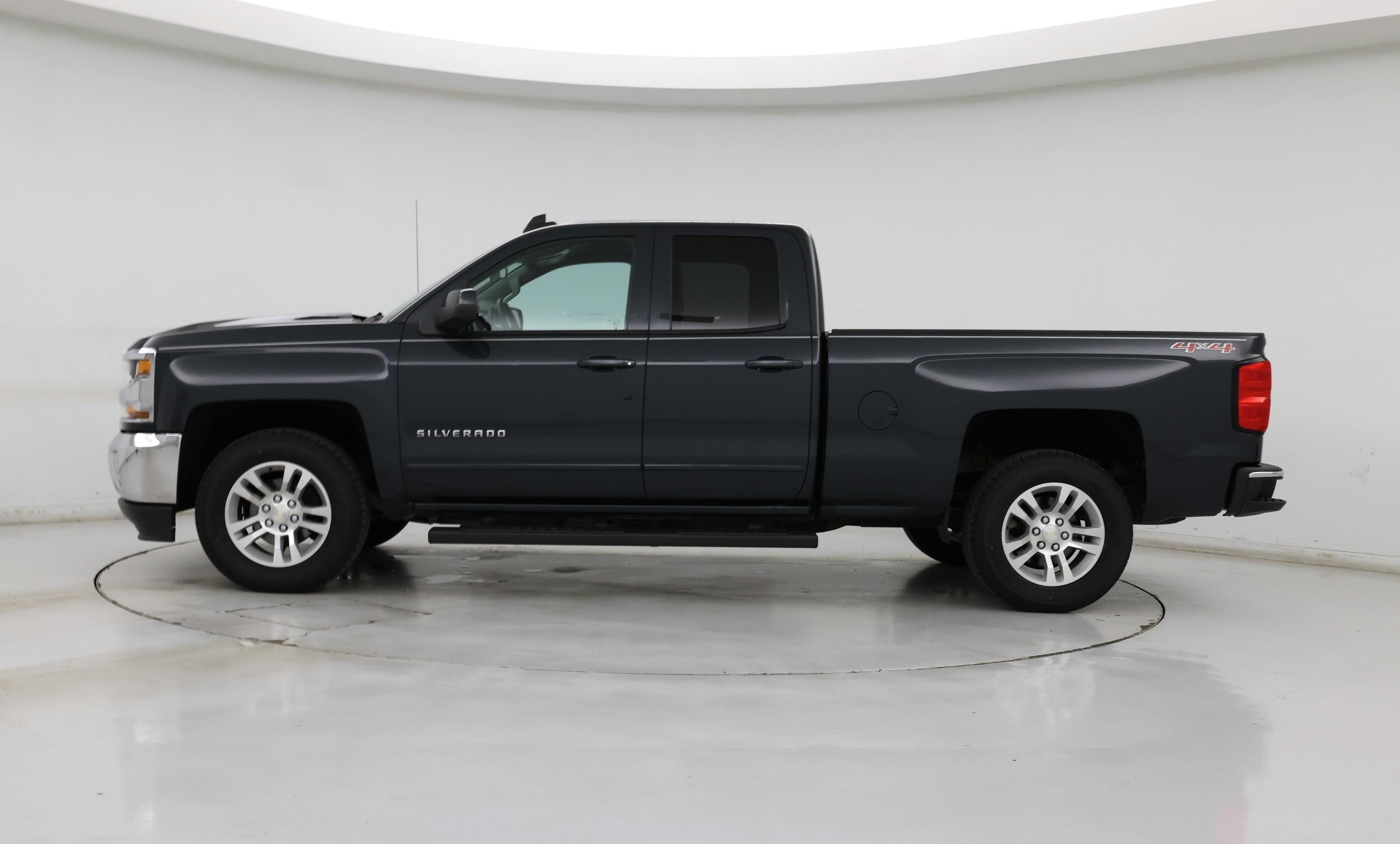 Thumbnail: 2017 Chevrolet Silverado 1500 - 3